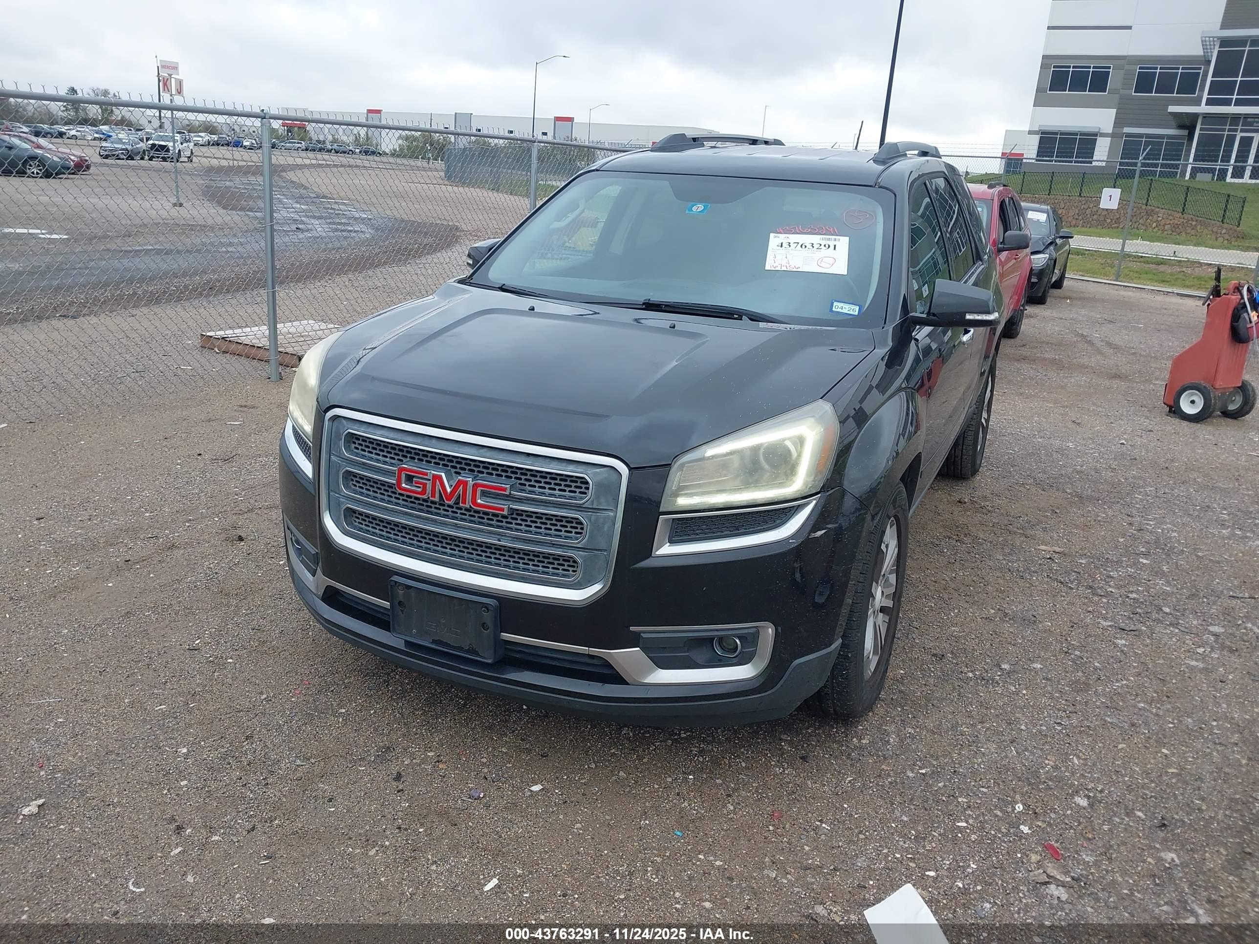 GMC ACADIA image 2