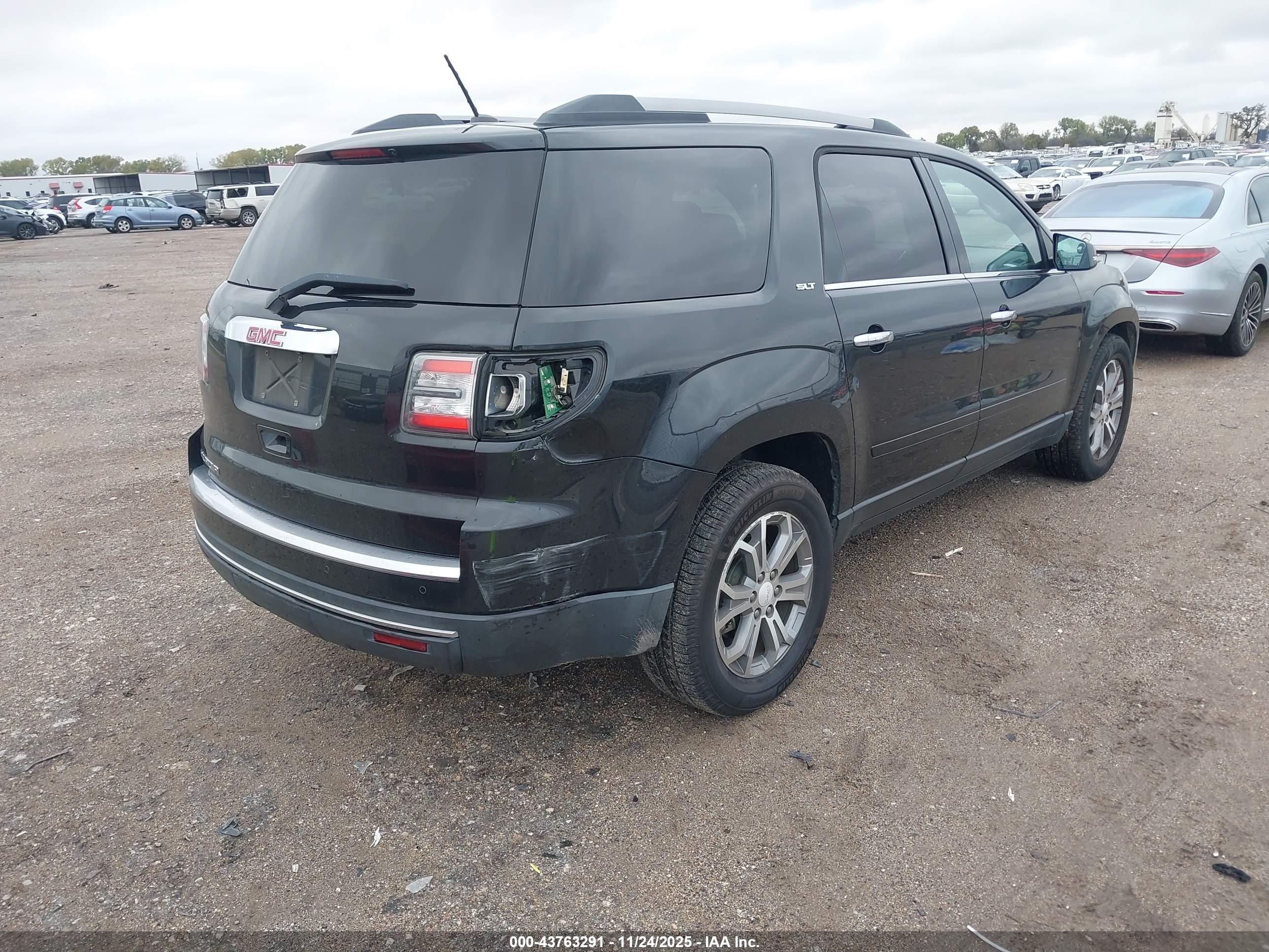 GMC ACADIA image 4