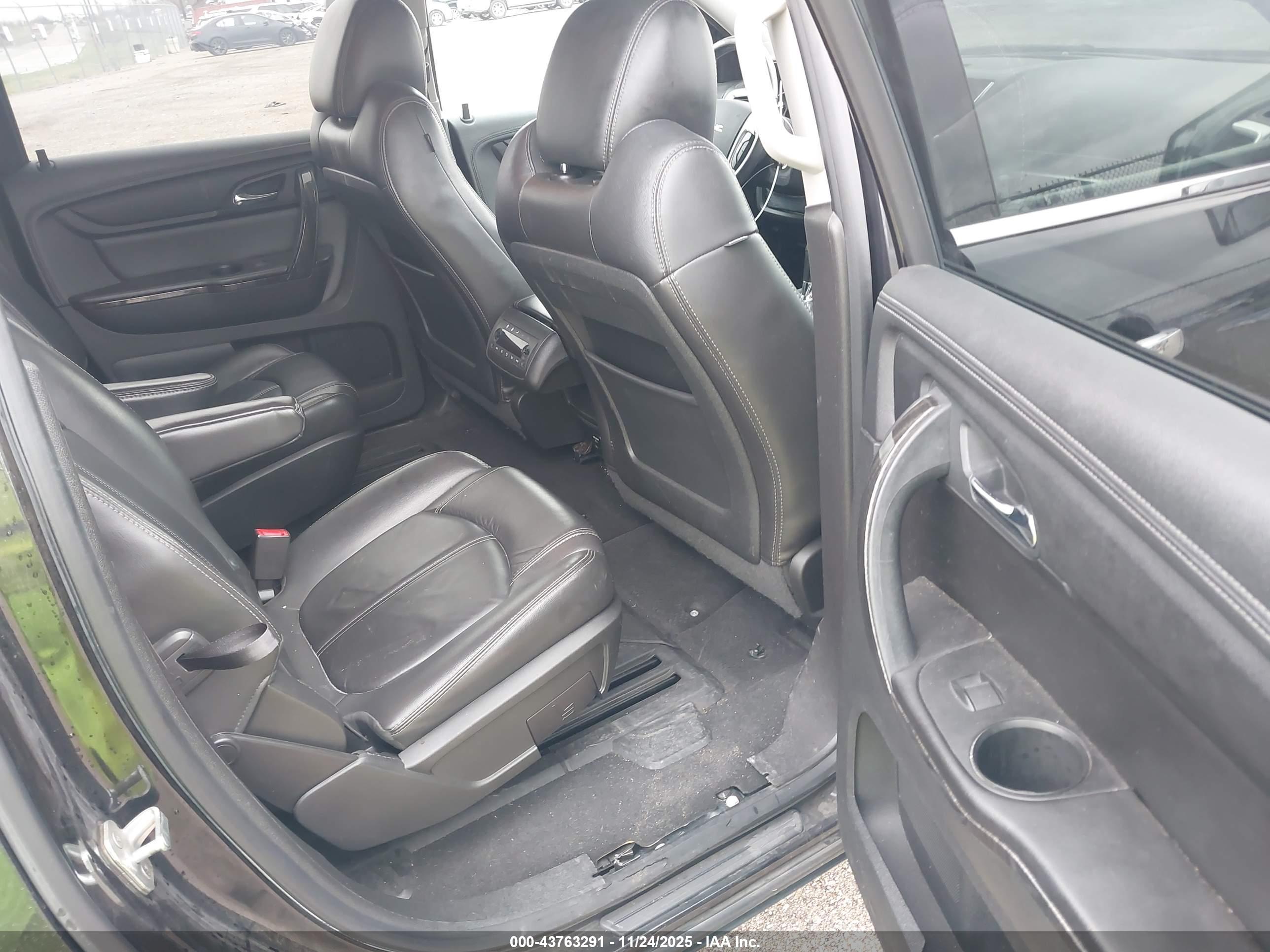 GMC ACADIA image 8