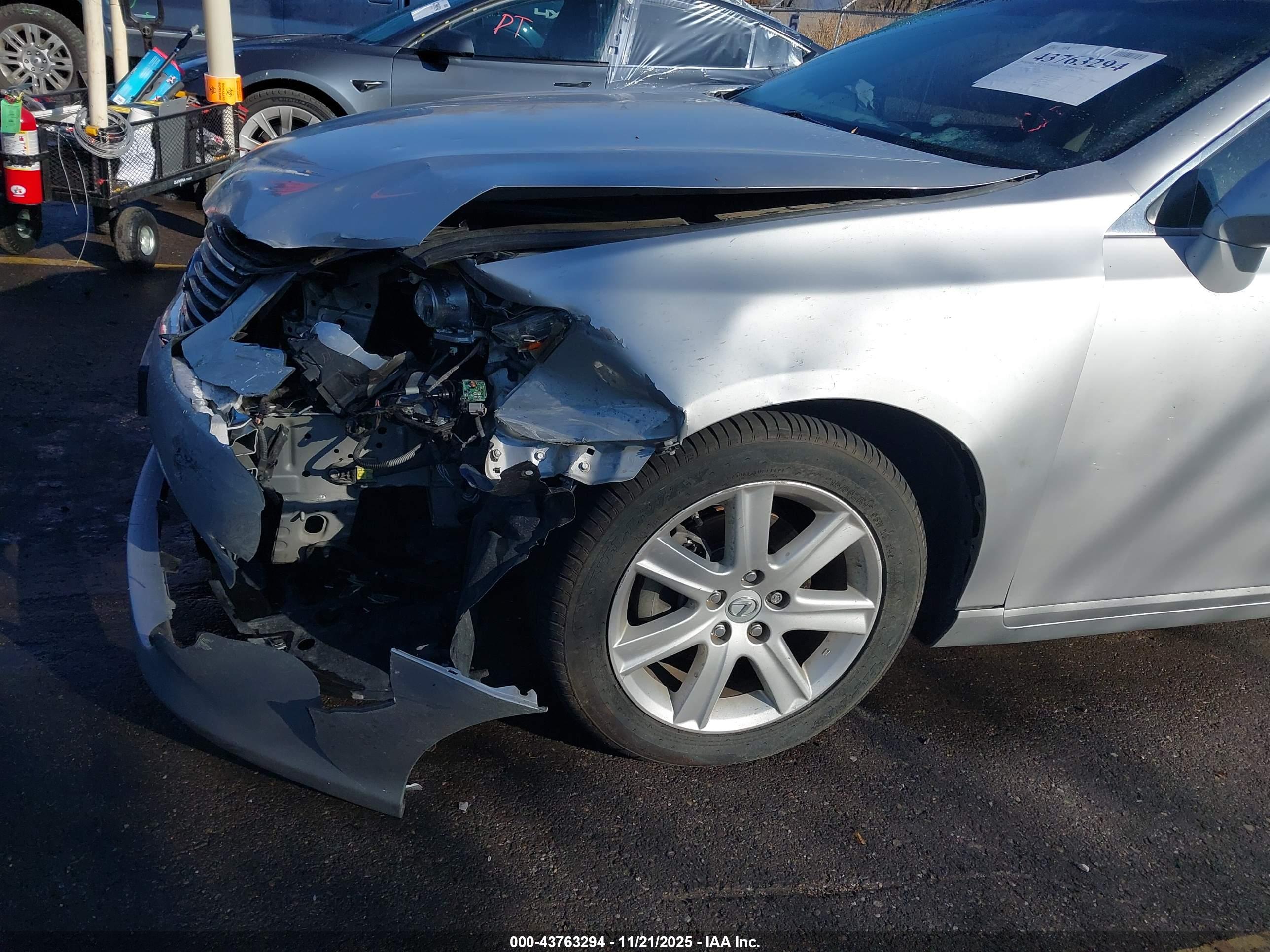 LEXUS ES image 6