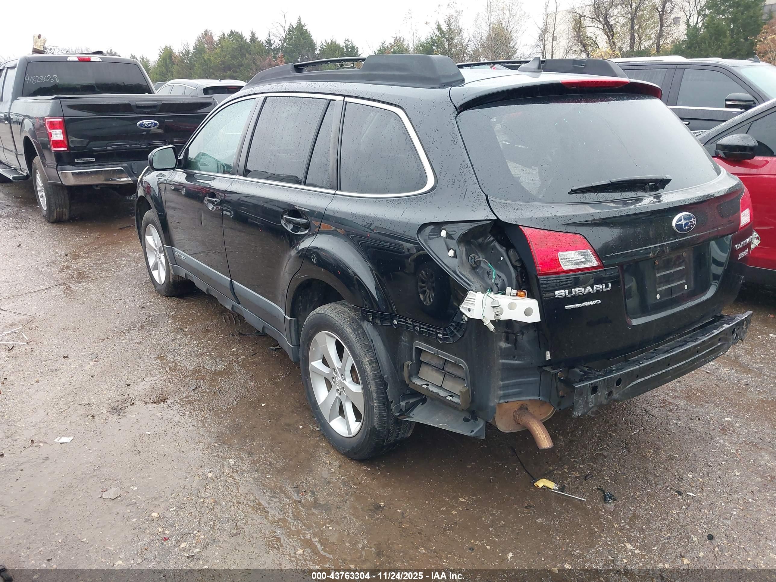 SUBARU OUTBACK image 3