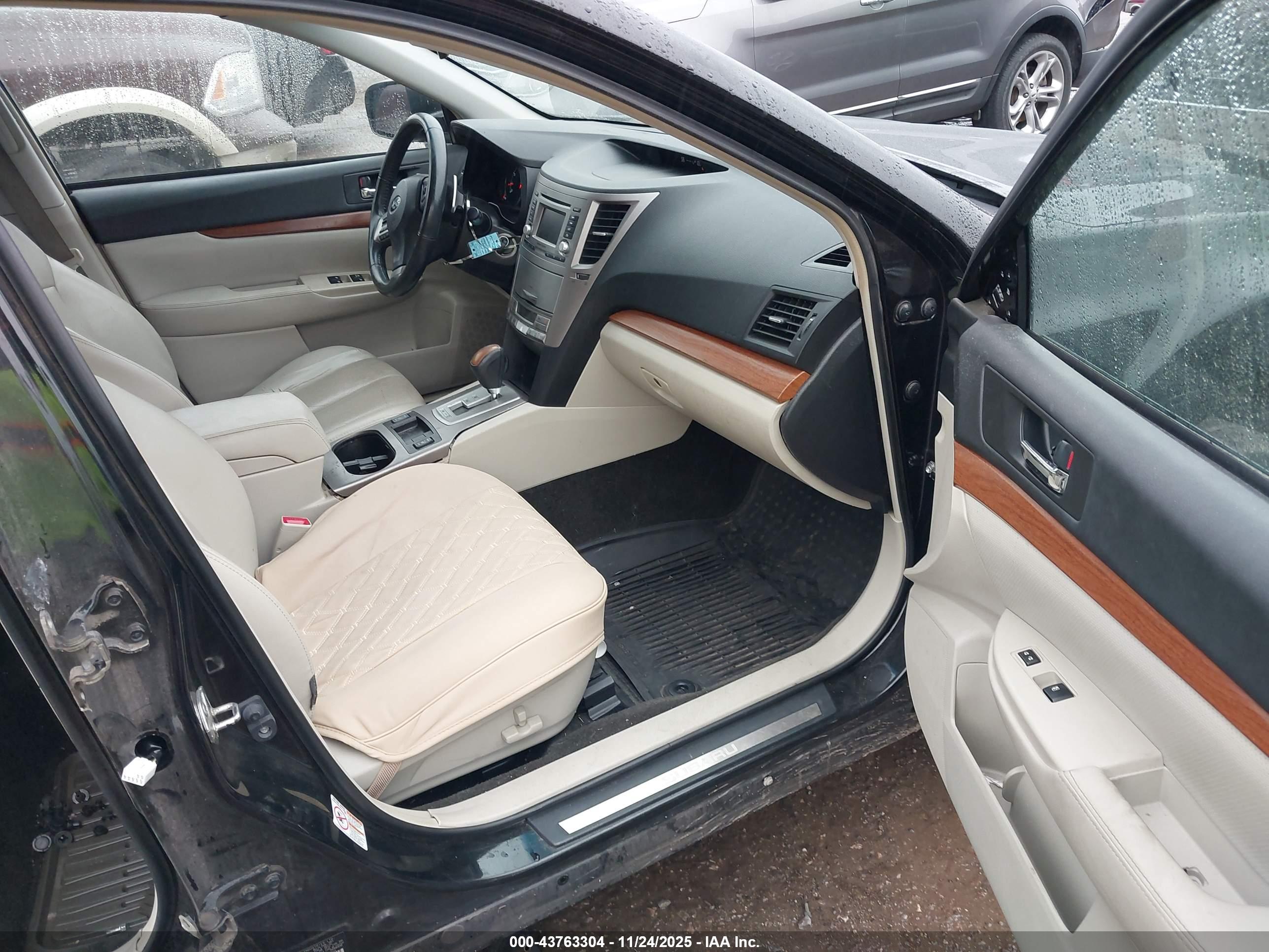 SUBARU OUTBACK image 5