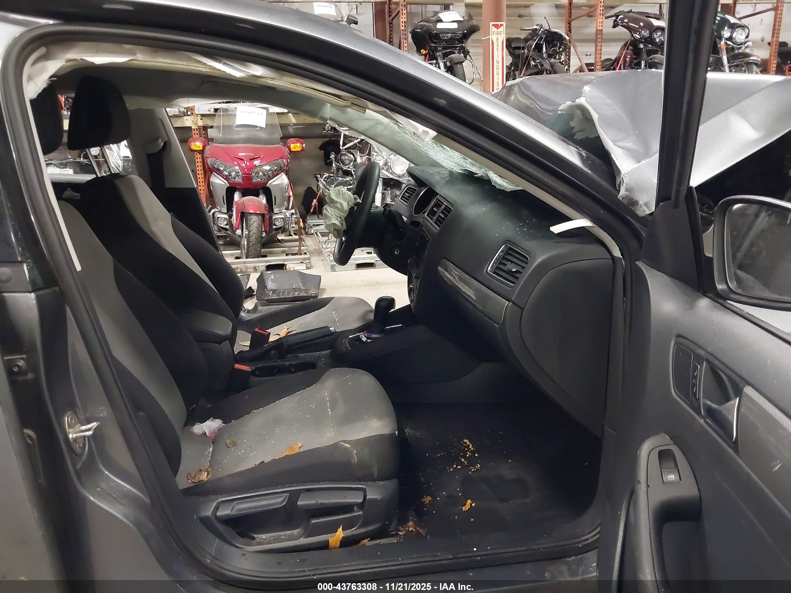 VOLKSWAGEN JETTA image 5