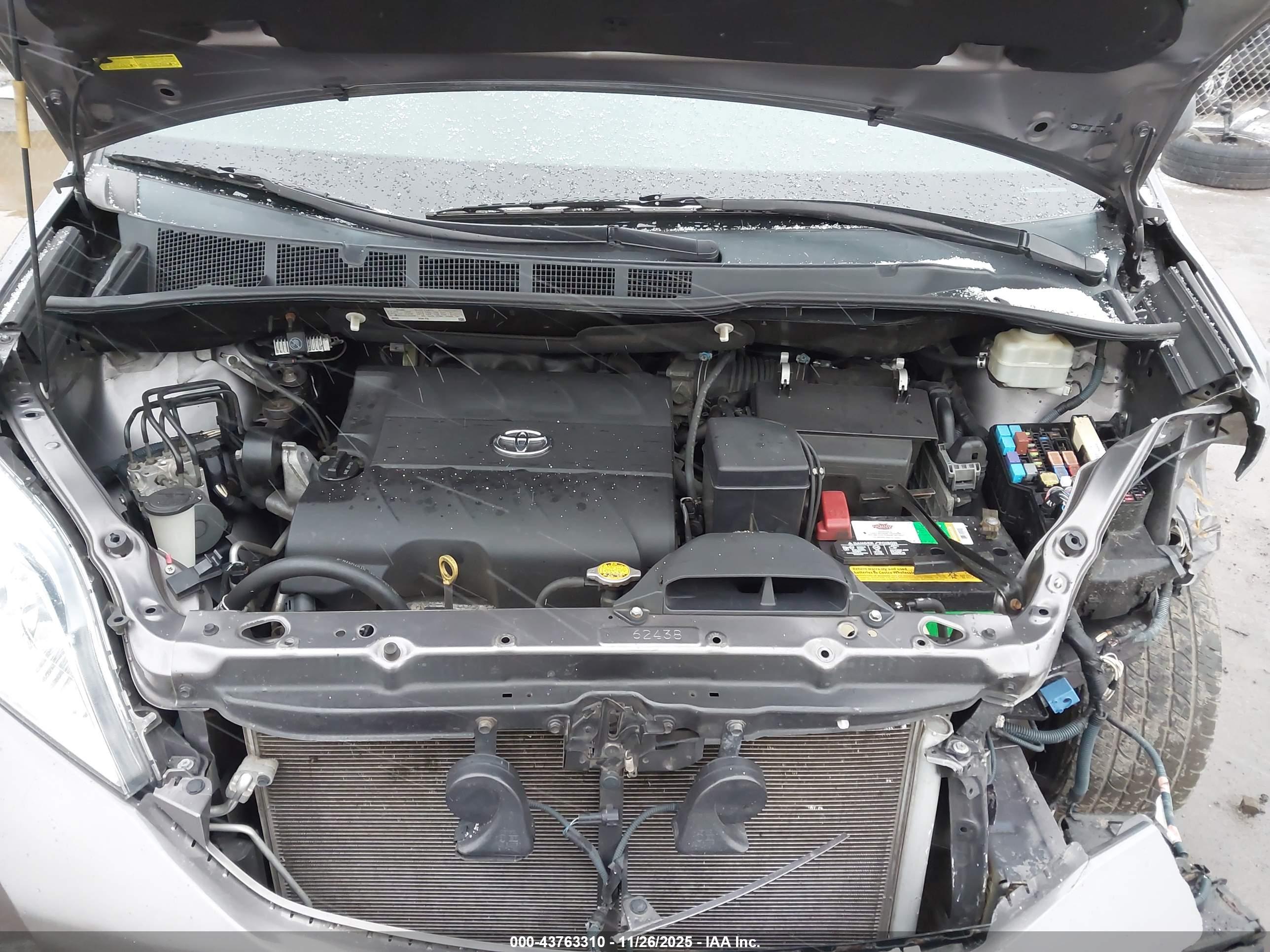TOYOTA SIENNA image 10