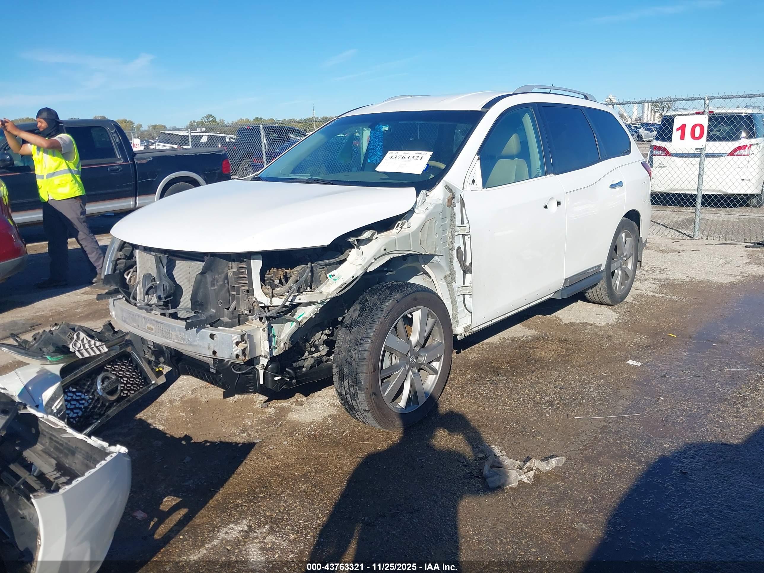 NISSAN PATHFINDER image 2