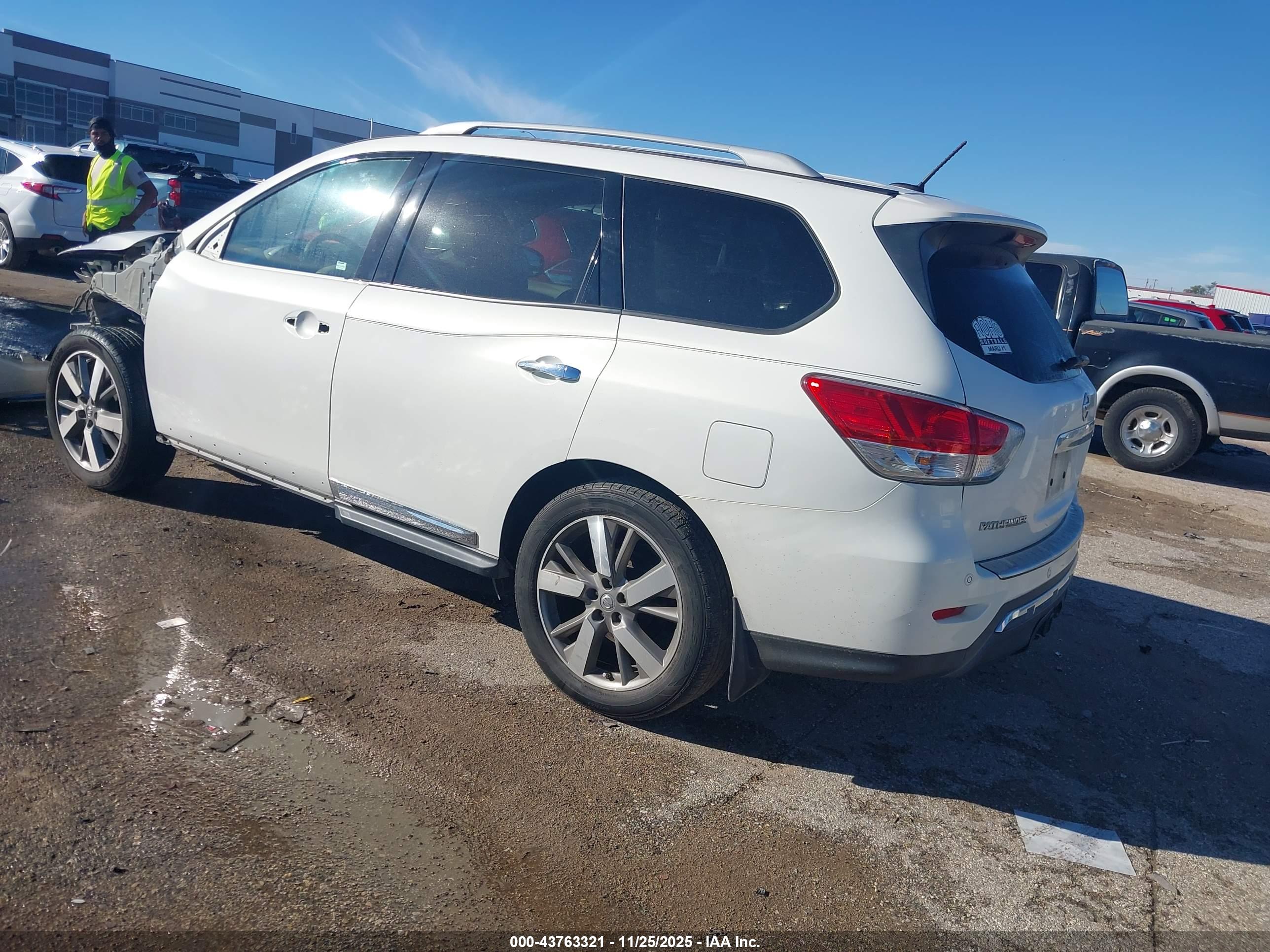 NISSAN PATHFINDER image 3