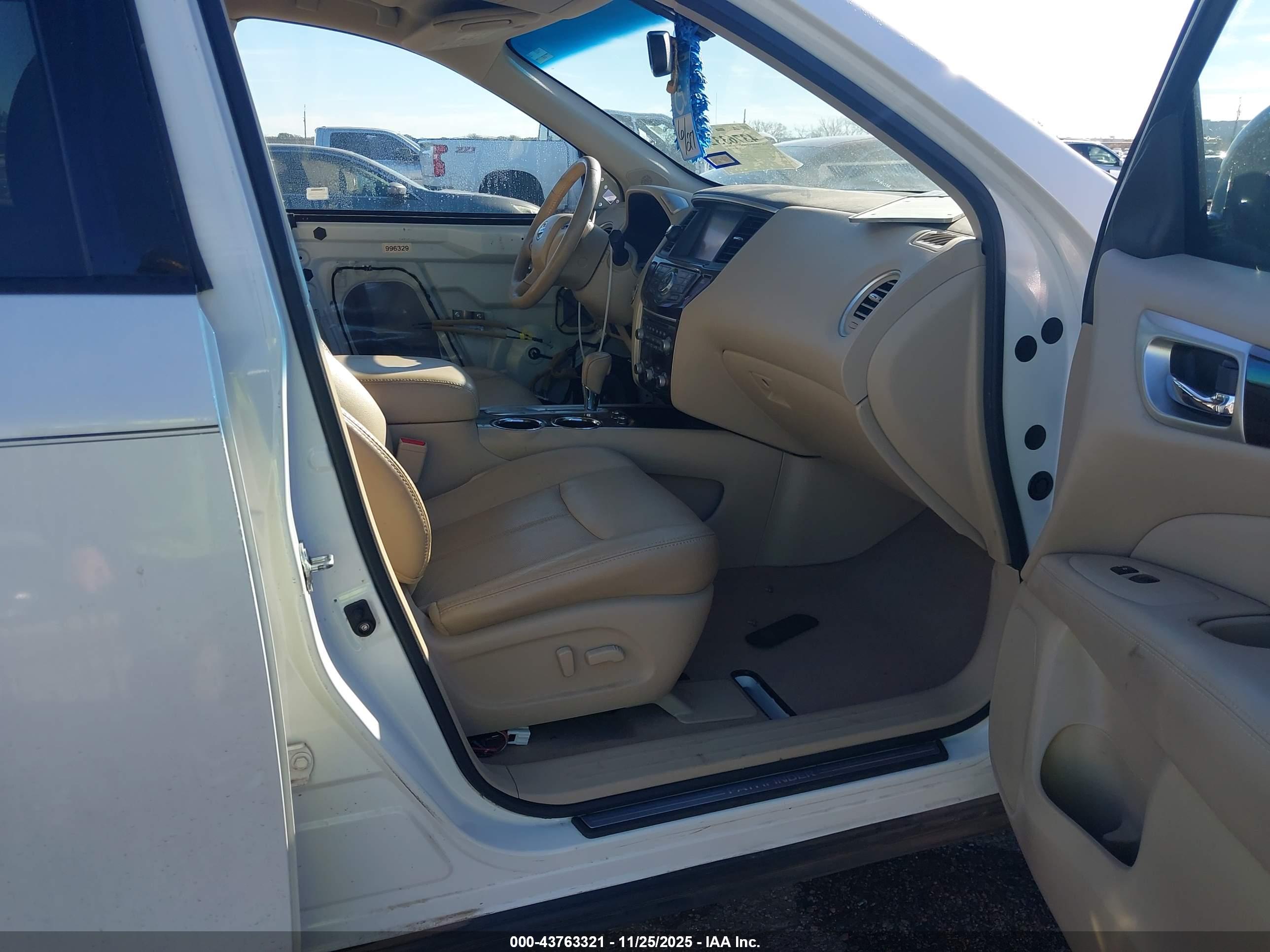 NISSAN PATHFINDER image 5