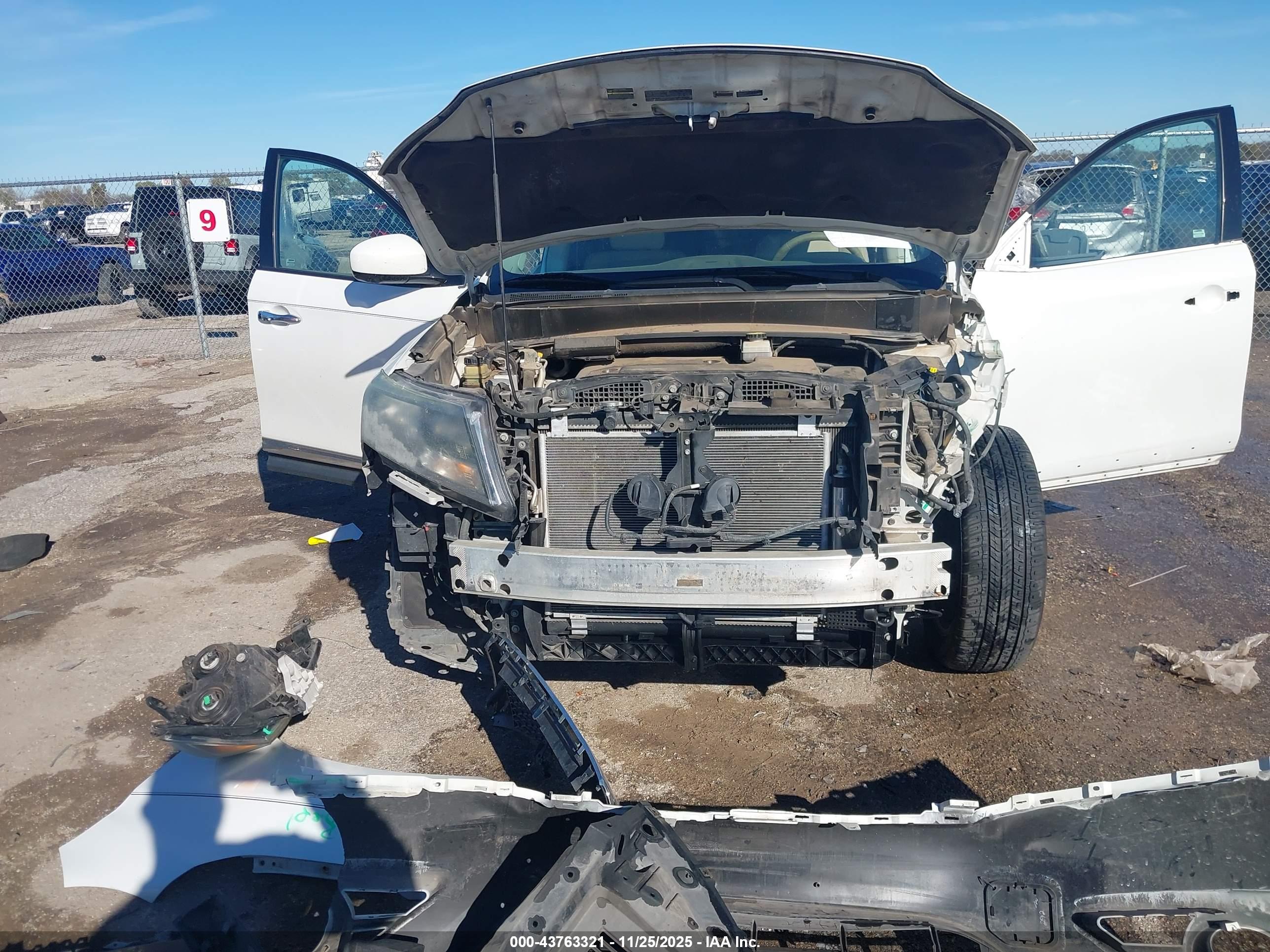 NISSAN PATHFINDER image 6