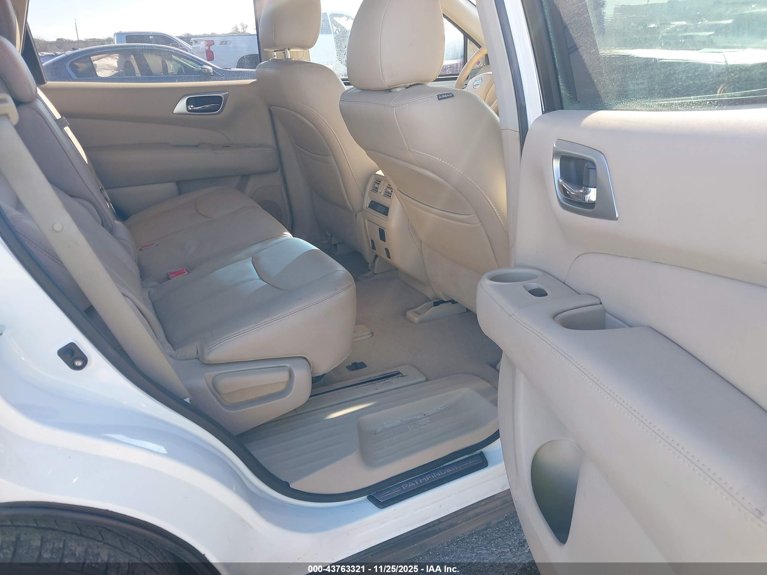 NISSAN PATHFINDER image 8