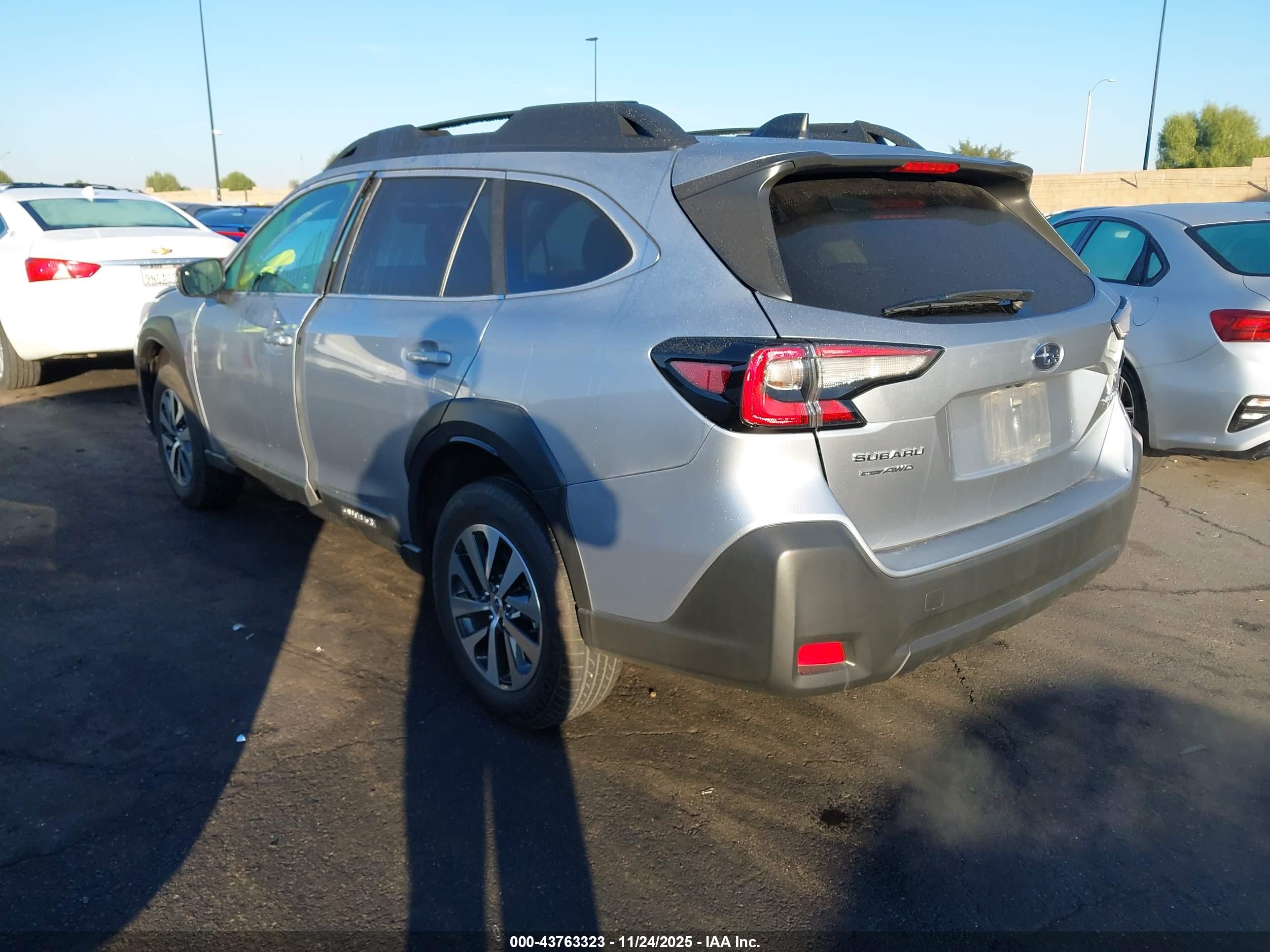 SUBARU OUTBACK image 3