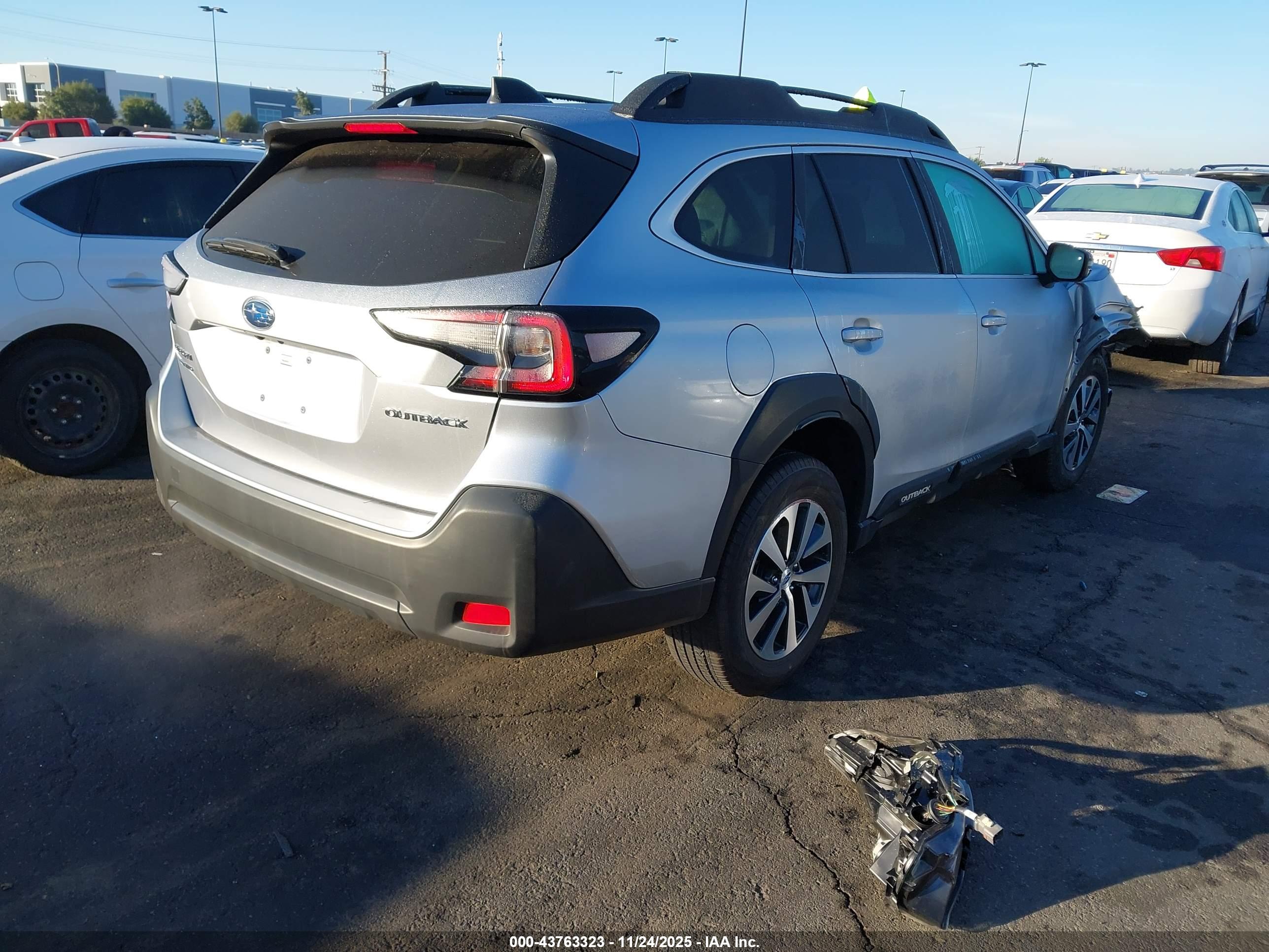 SUBARU OUTBACK image 4