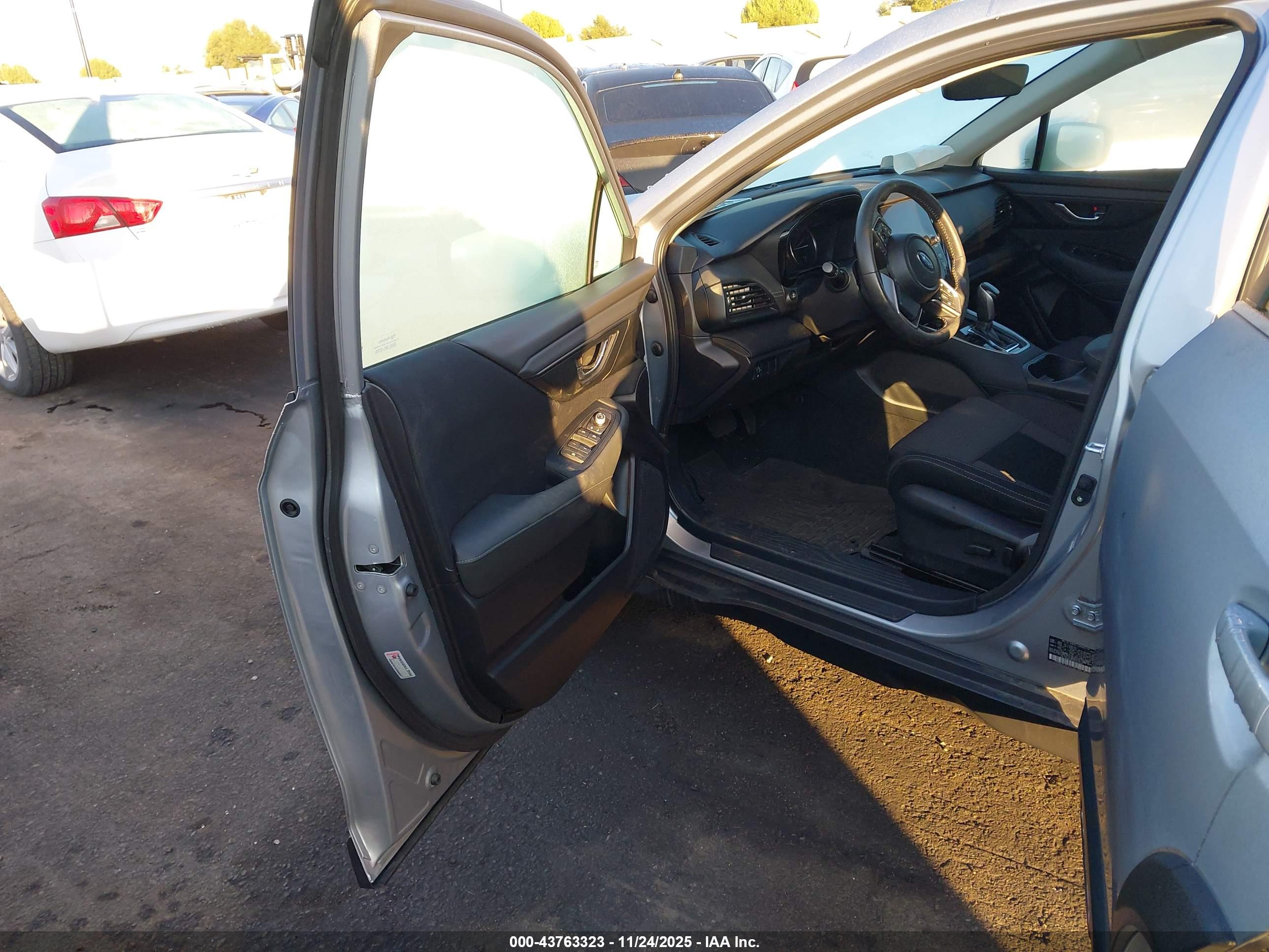SUBARU OUTBACK image 5