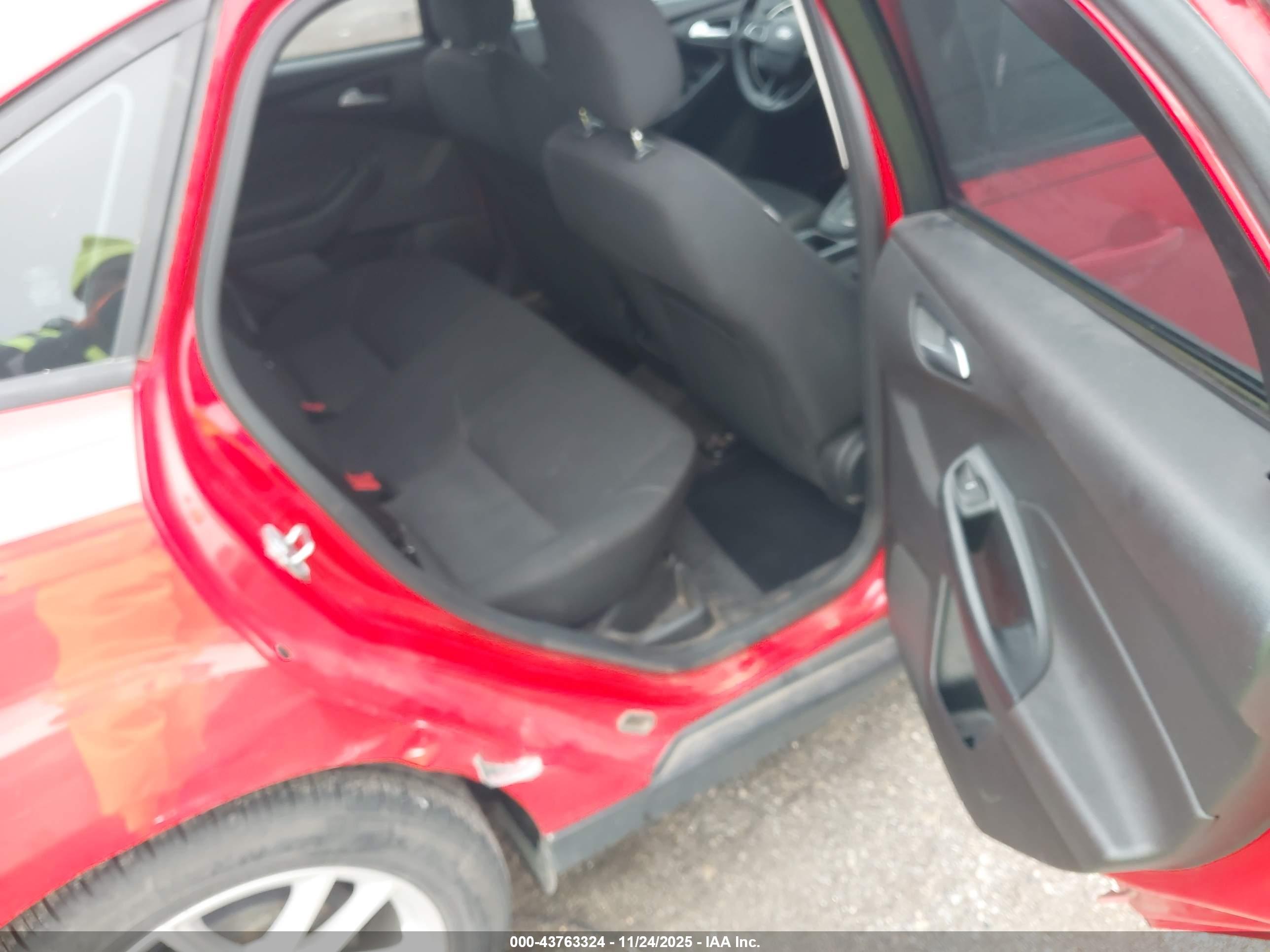 FORD FOCUS image 8
