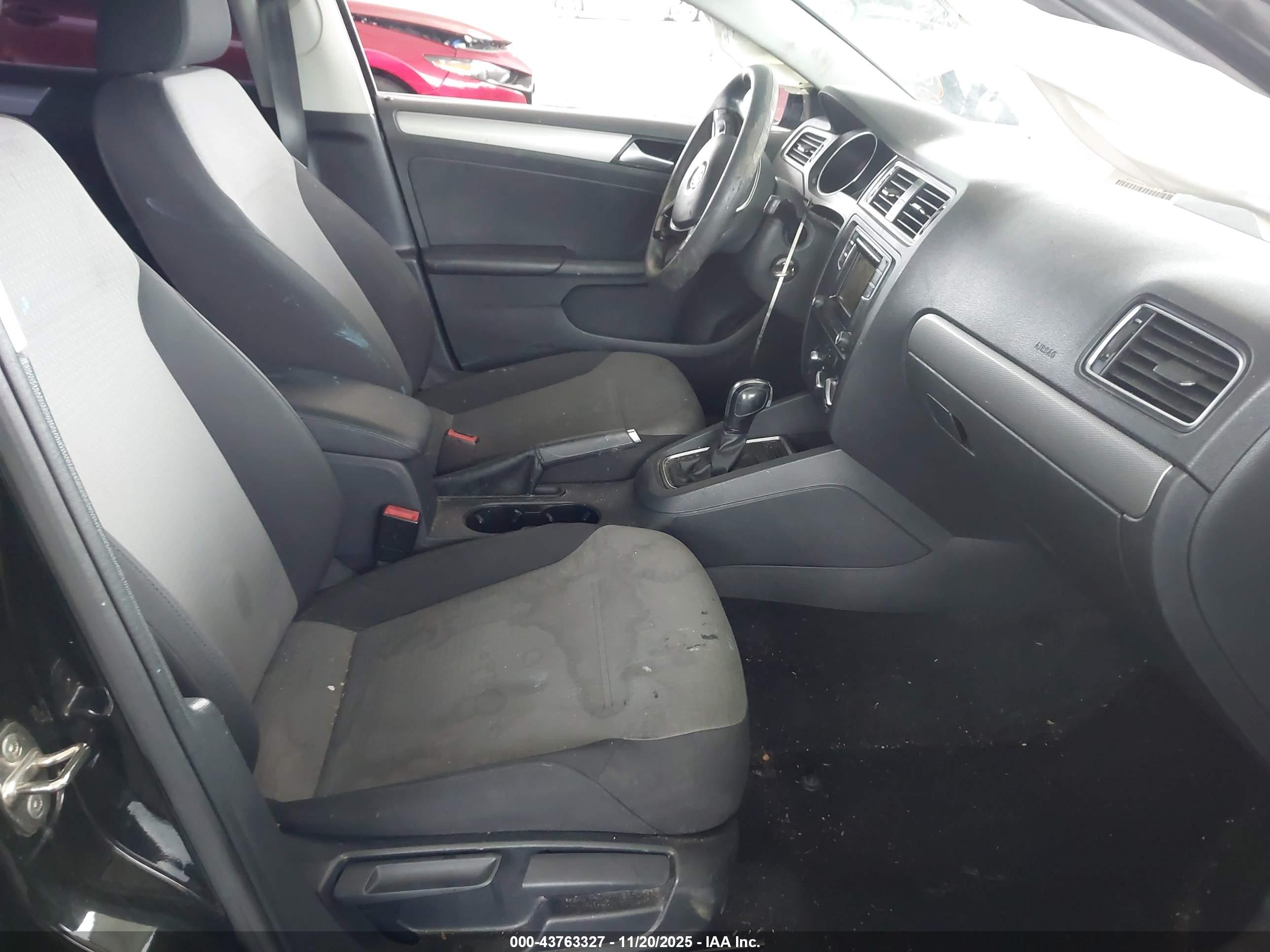 VOLKSWAGEN JETTA image 5