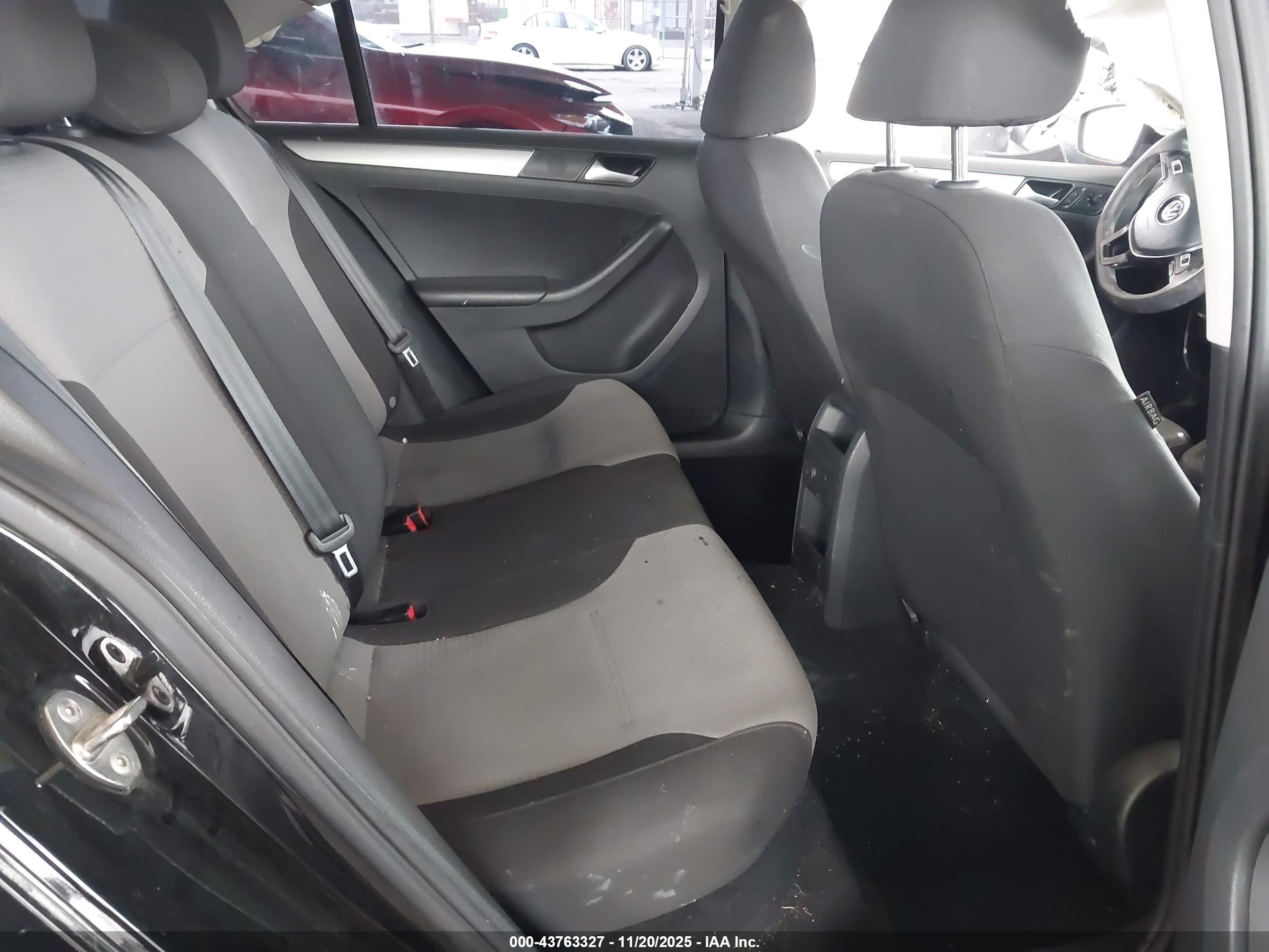 VOLKSWAGEN JETTA image 8
