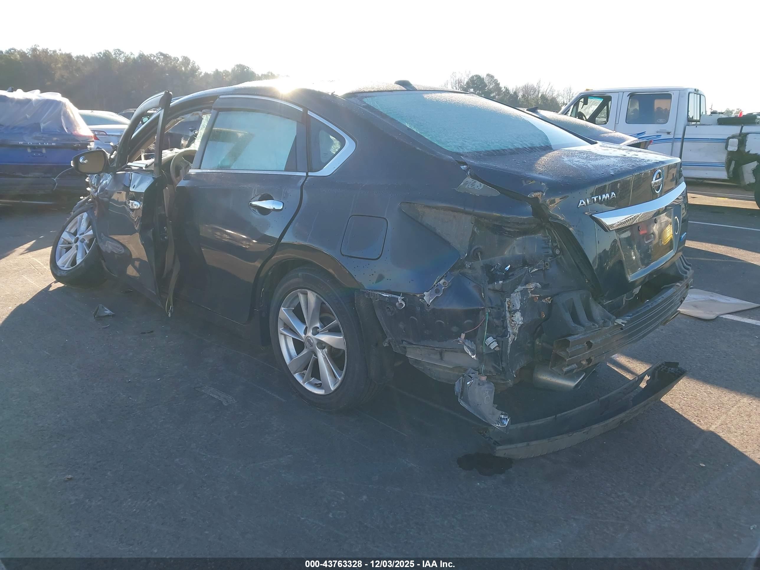 NISSAN ALTIMA image 3