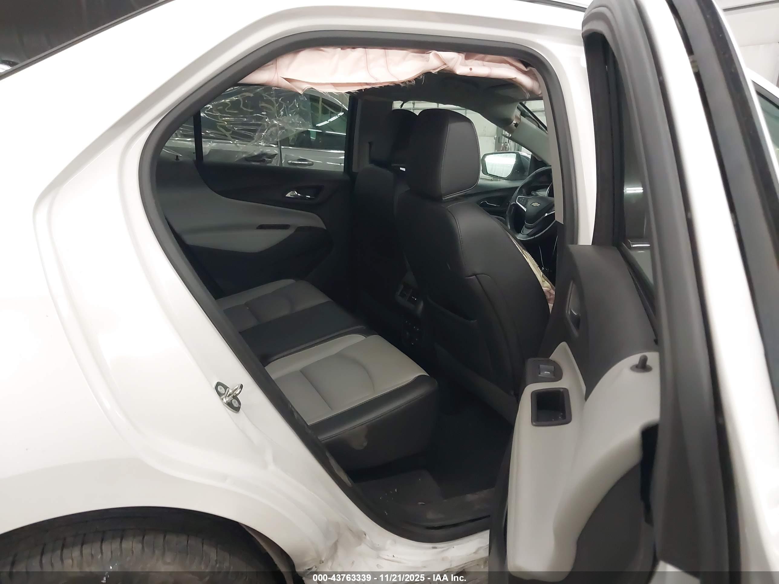 CHEVROLET EQUINOX image 8