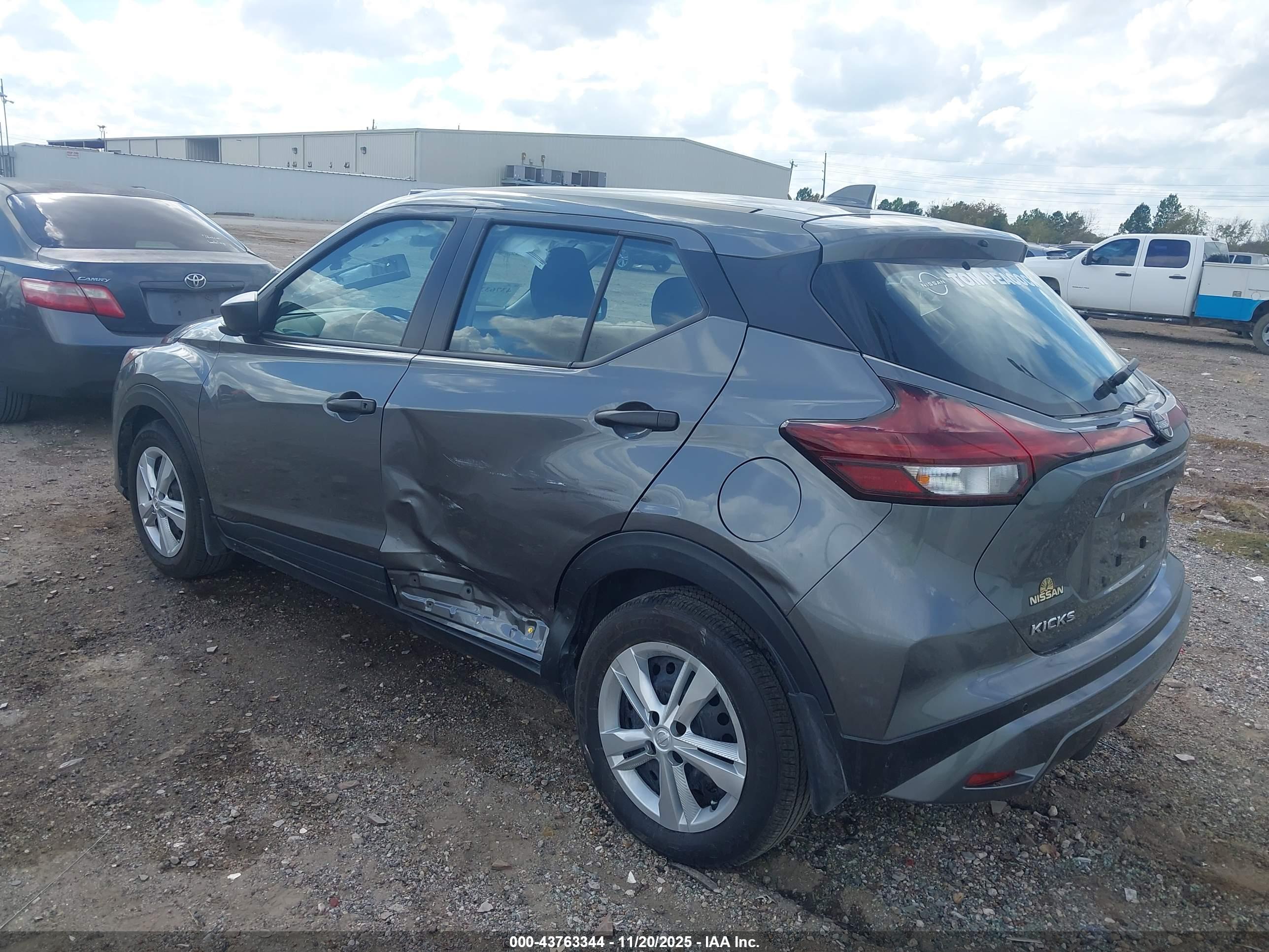 NISSAN KICKS image 3
