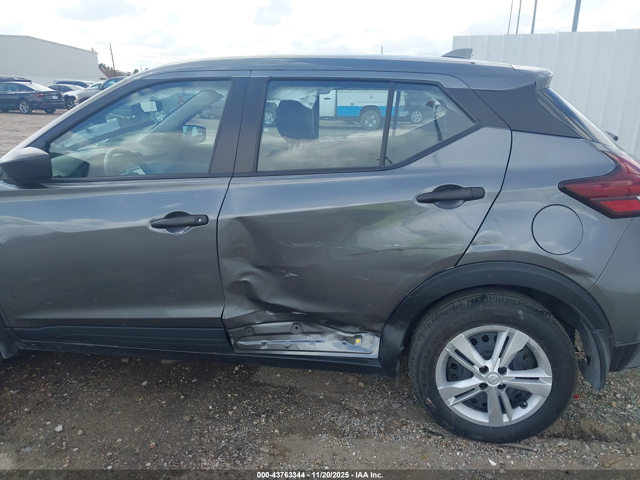 NISSAN KICKS image 6