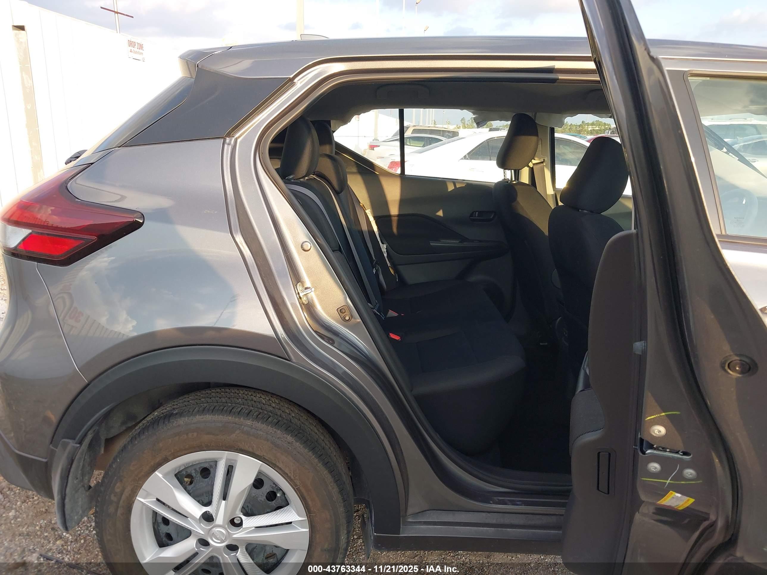 NISSAN KICKS image 8