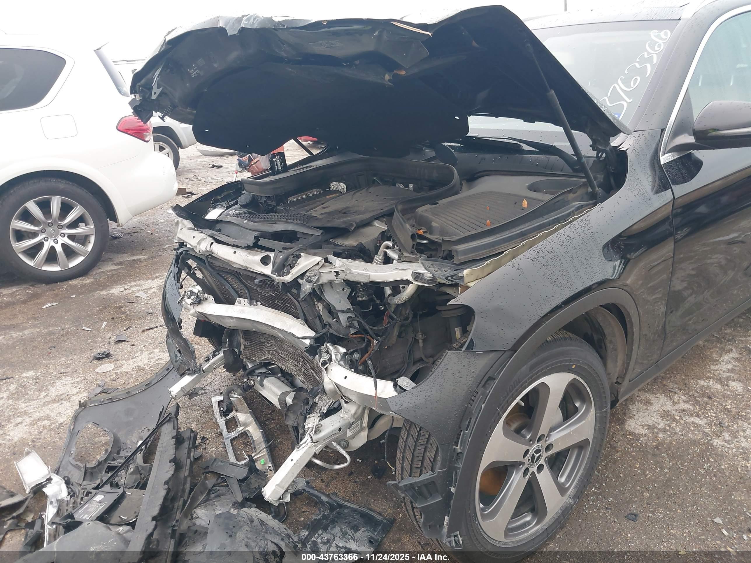 MERCEDES-BENZ GLC image 6