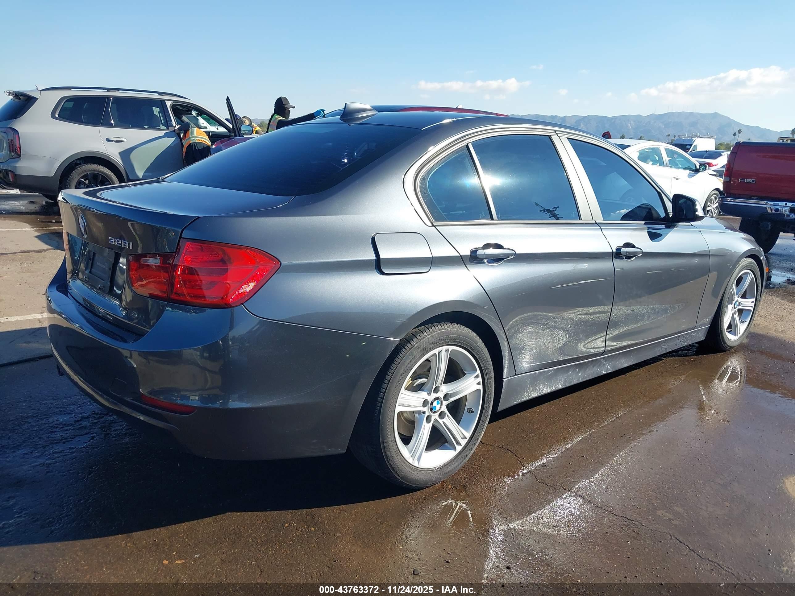BMW 328I image 4