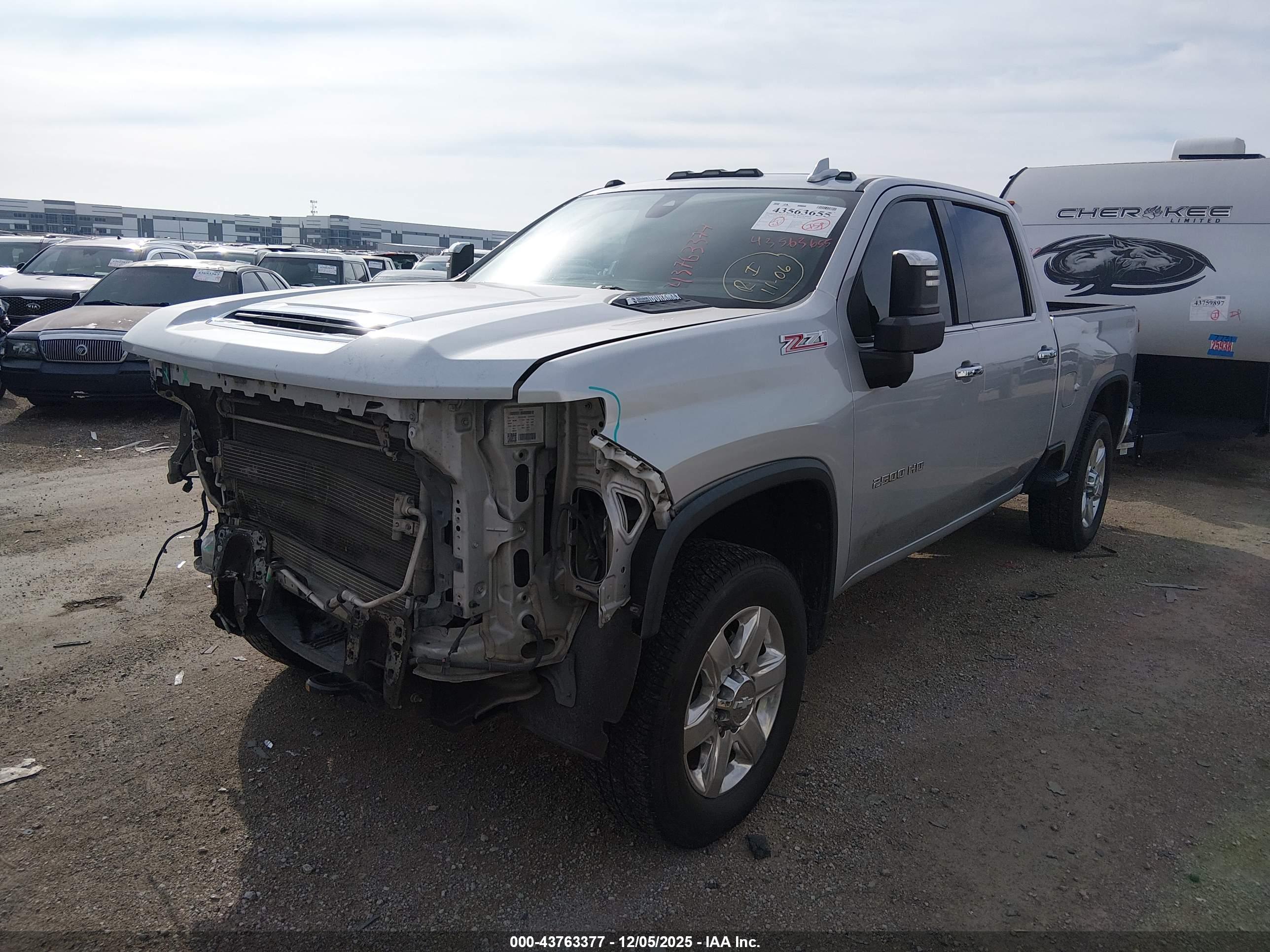 CHEVROLET SILVERADO image 2