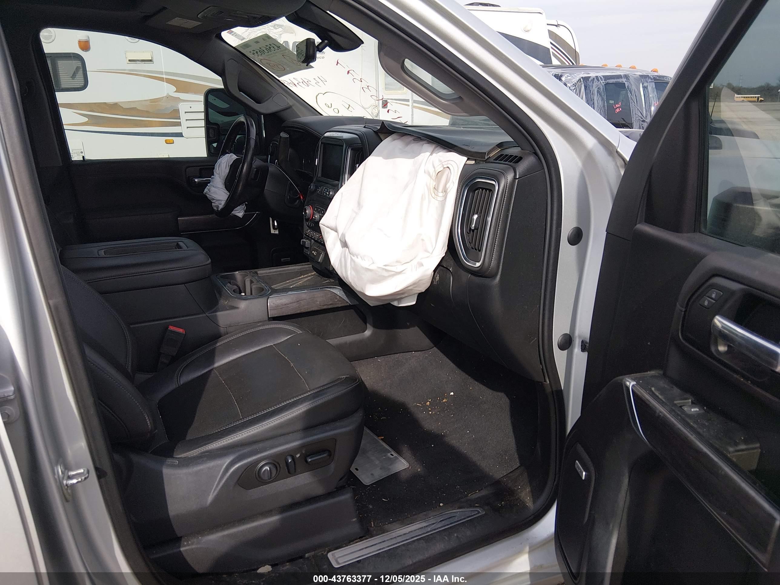 CHEVROLET SILVERADO image 7