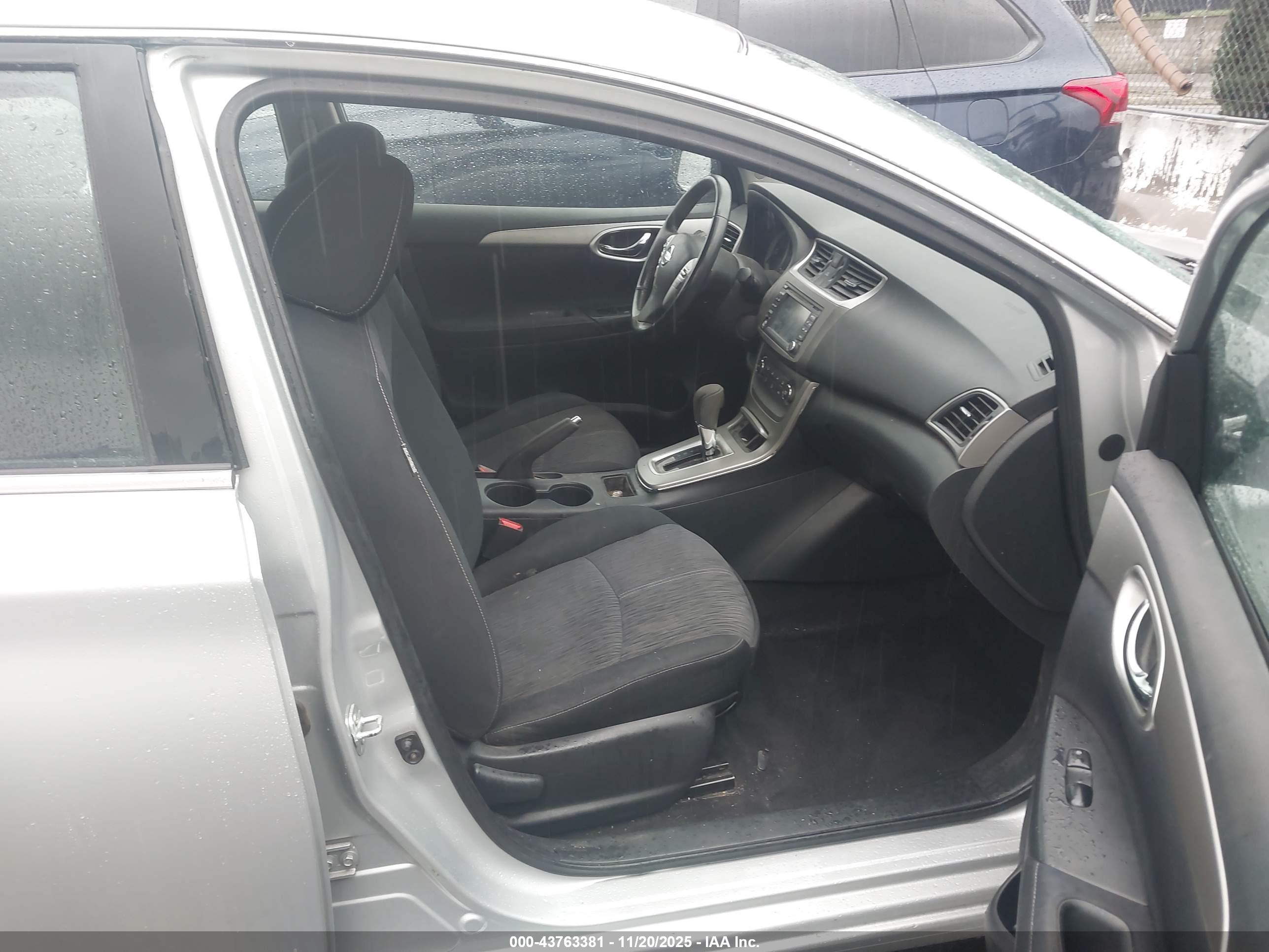 NISSAN SENTRA image 5