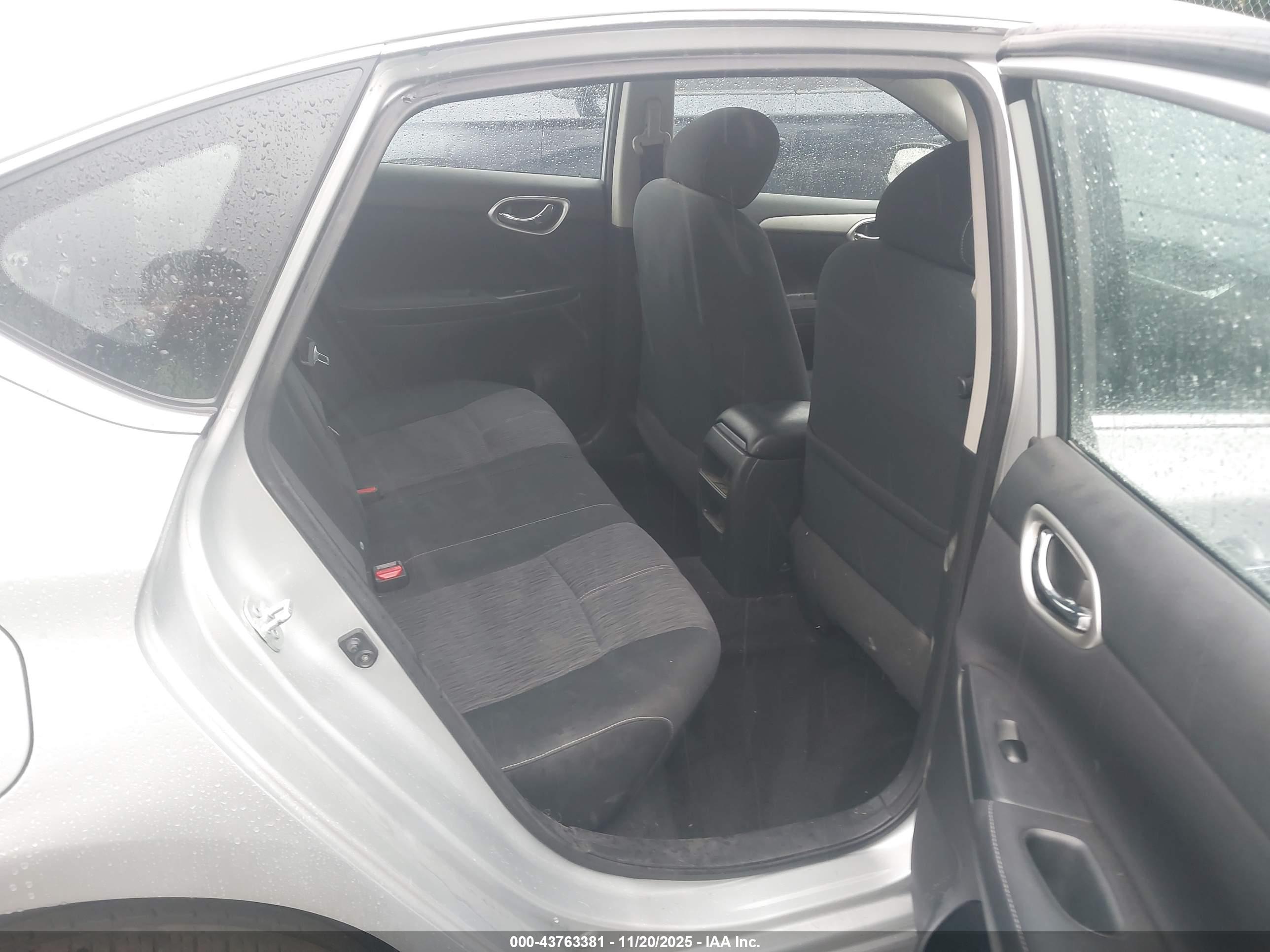 NISSAN SENTRA image 8
