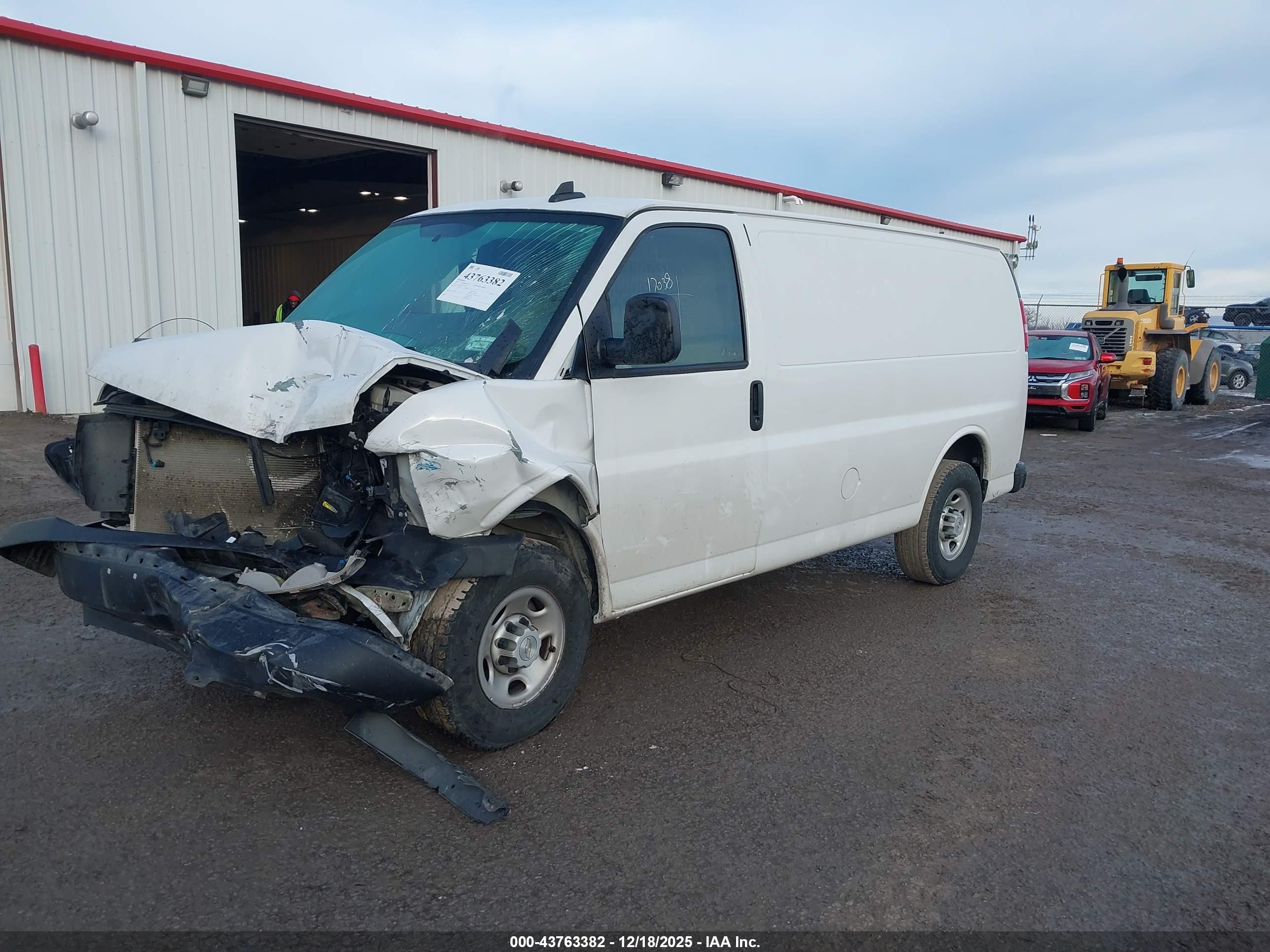 CHEVROLET EXPRESS image 2