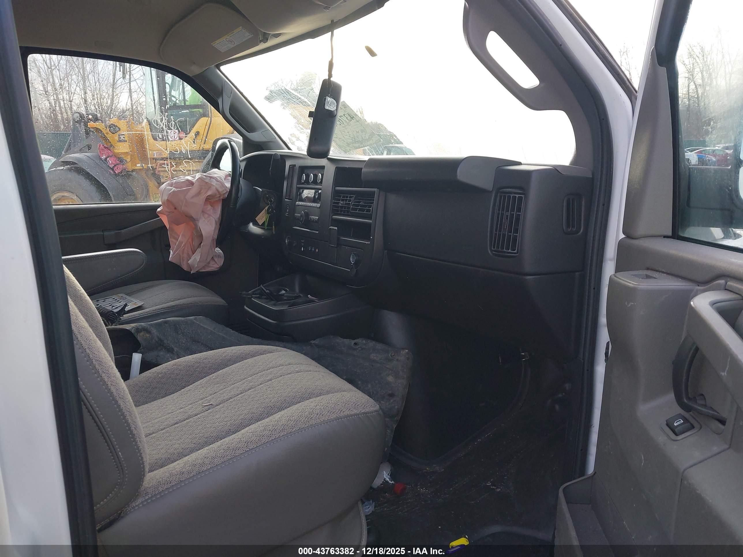 CHEVROLET EXPRESS image 5