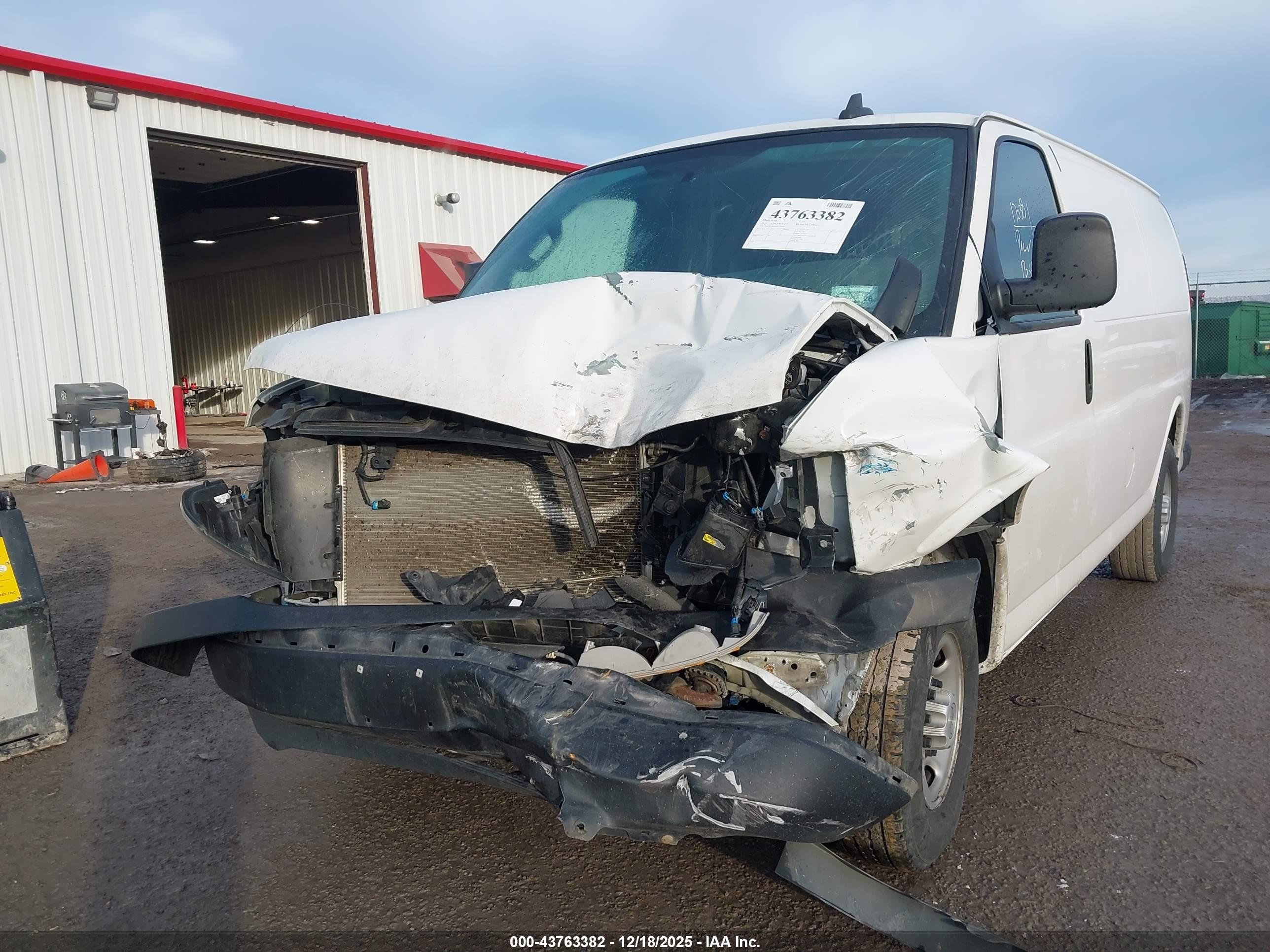 CHEVROLET EXPRESS image 6