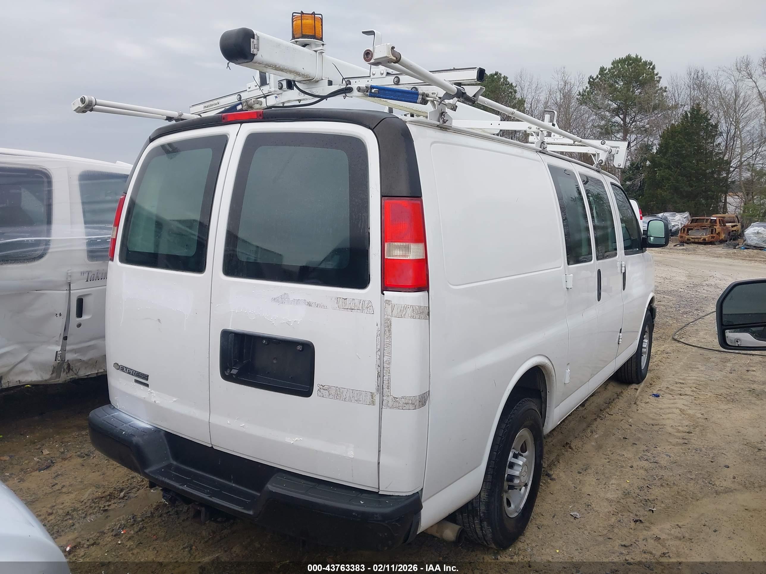 CHEVROLET EXPRESS image 4