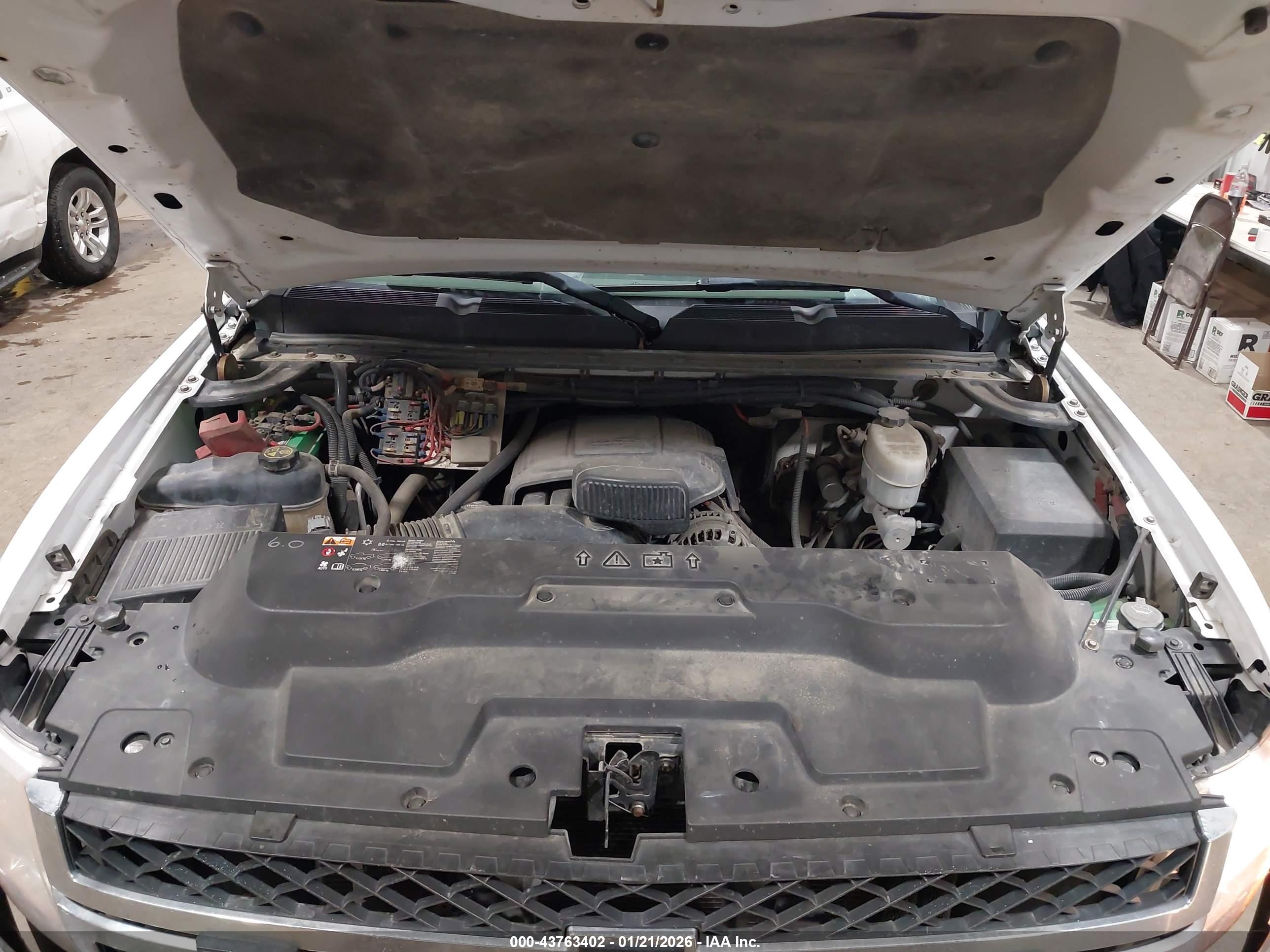 CHEVROLET SILVERADO image 10
