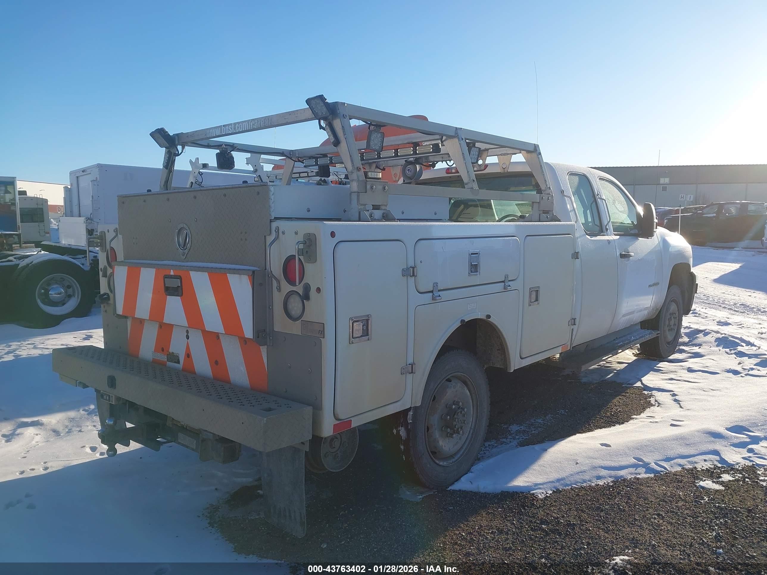 CHEVROLET SILVERADO image 4