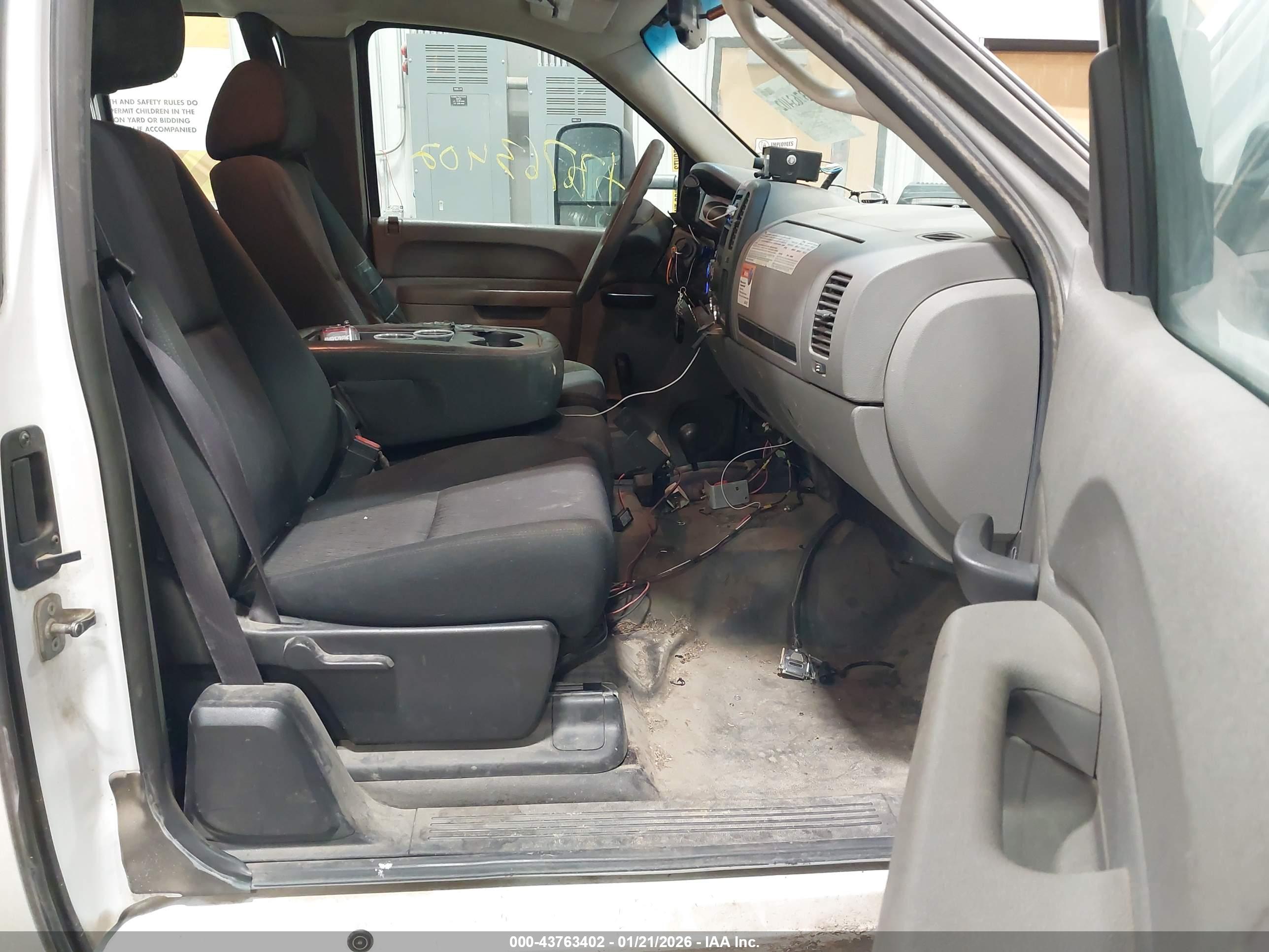 CHEVROLET SILVERADO image 5