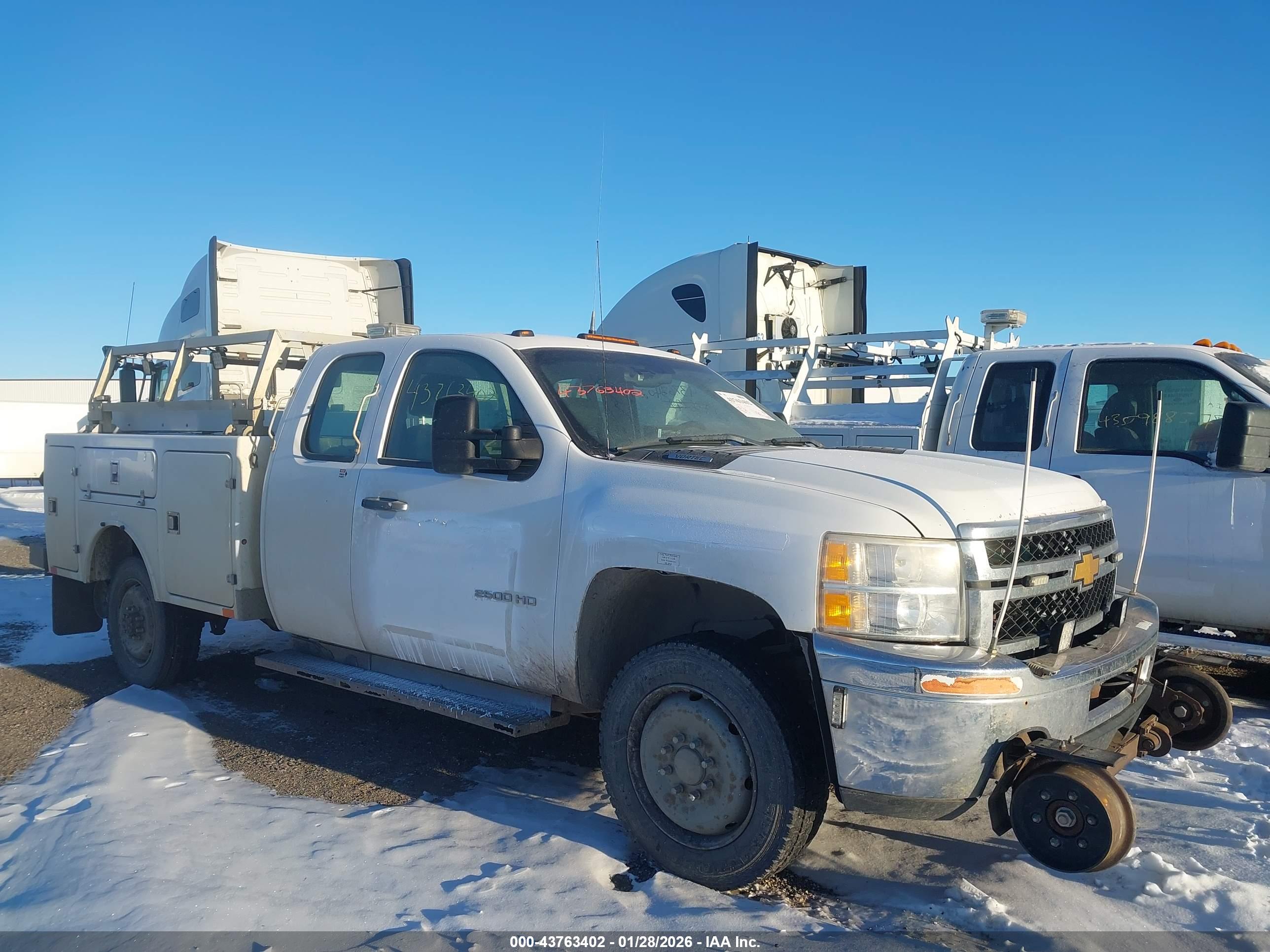 CHEVROLET SILVERADO image 6
