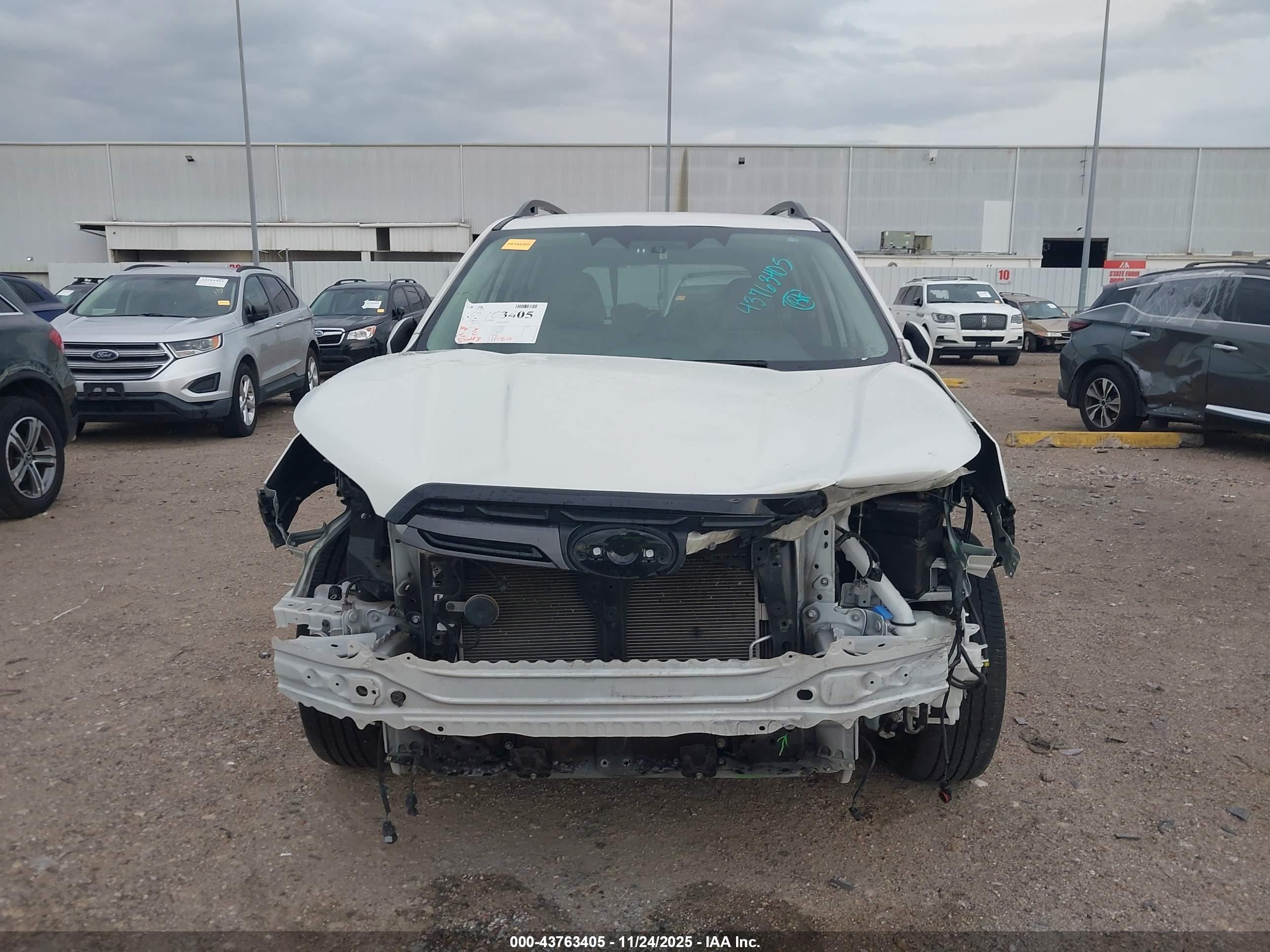 SUBARU FORESTER image 6