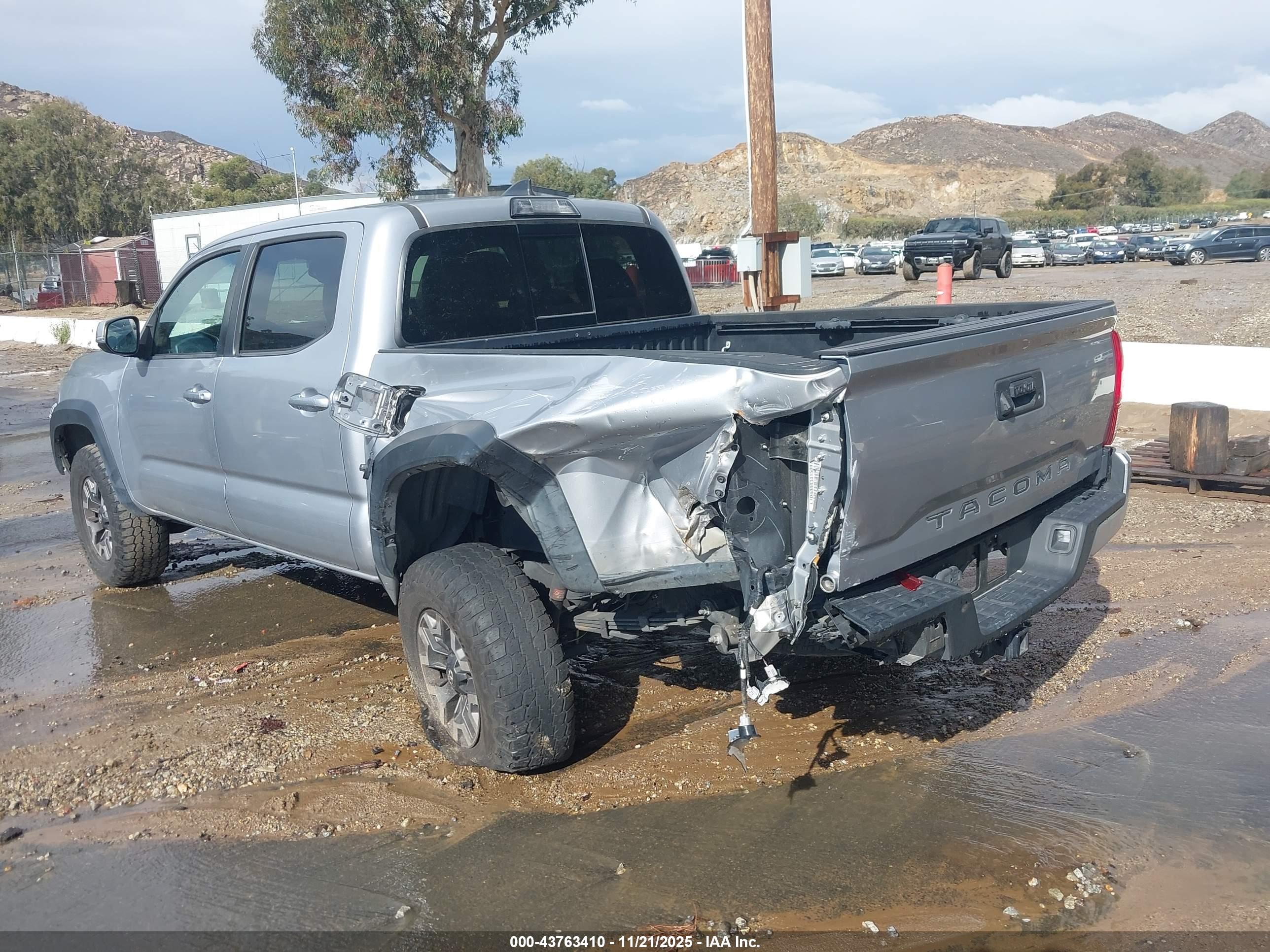 TOYOTA TACOMA image 3