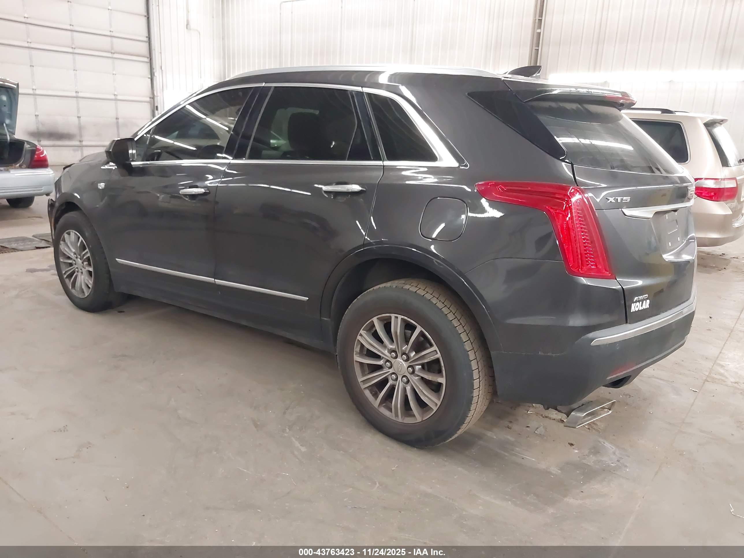 CADILLAC XT5 image 3