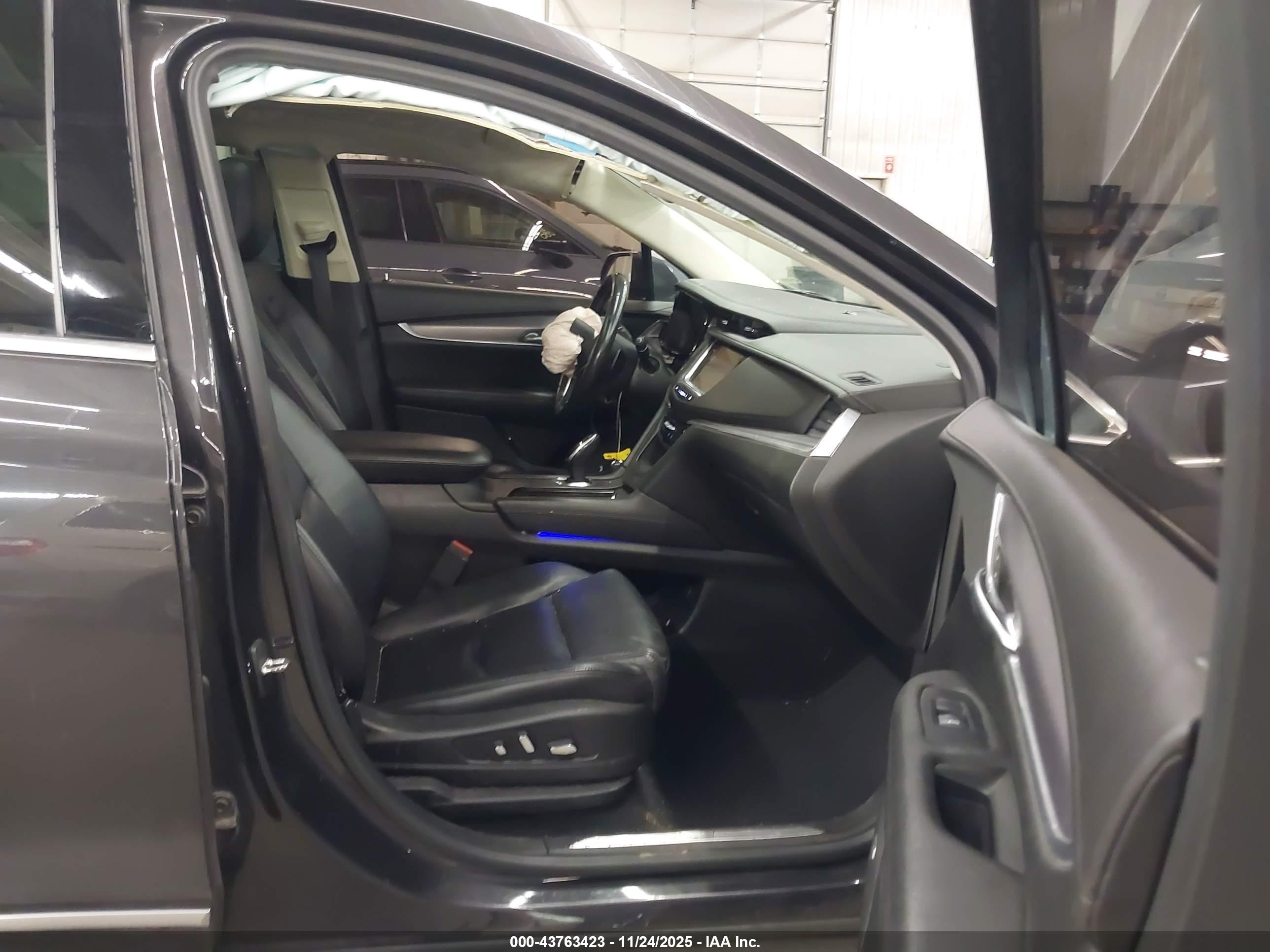 CADILLAC XT5 image 5