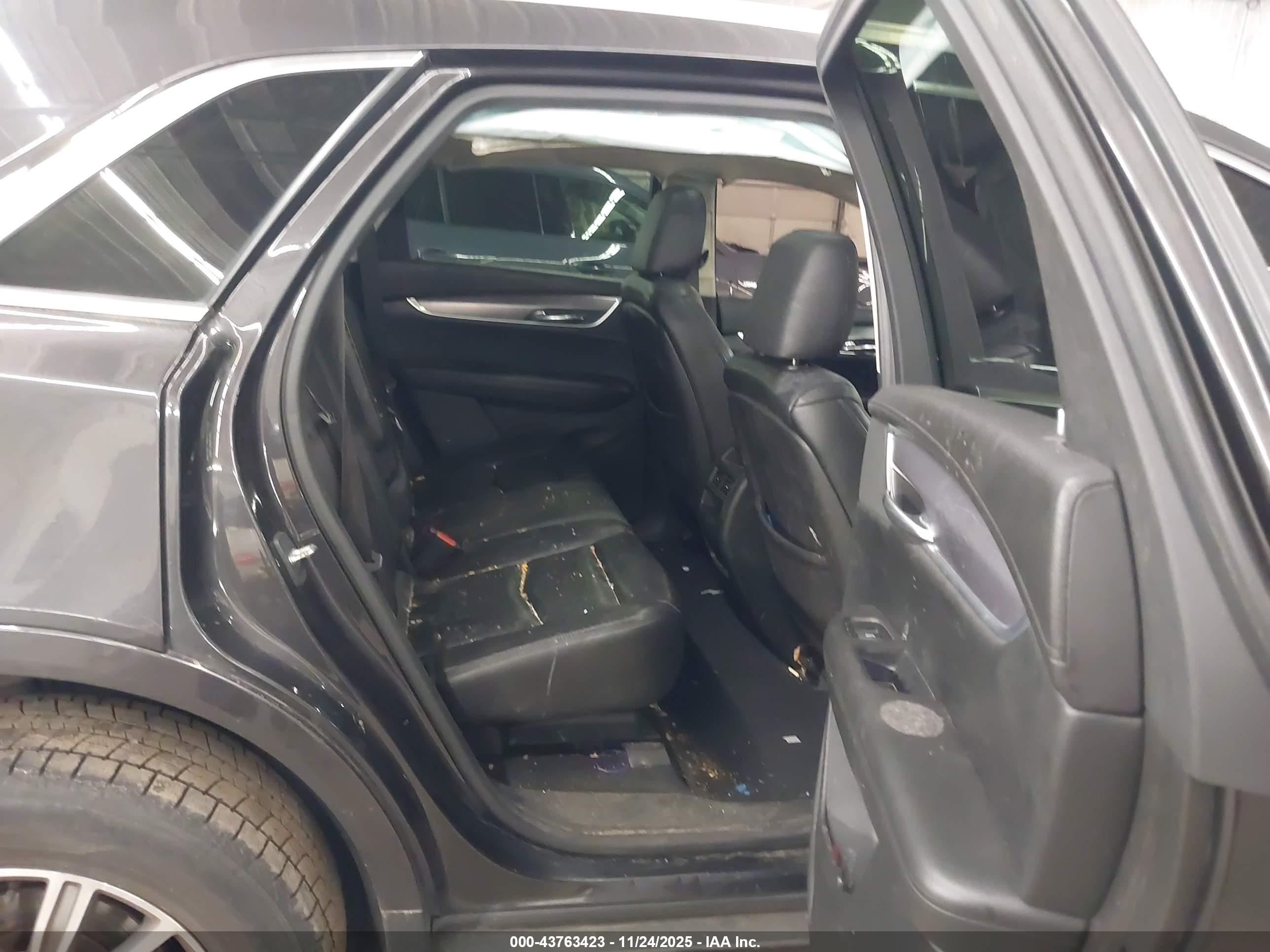 CADILLAC XT5 image 8