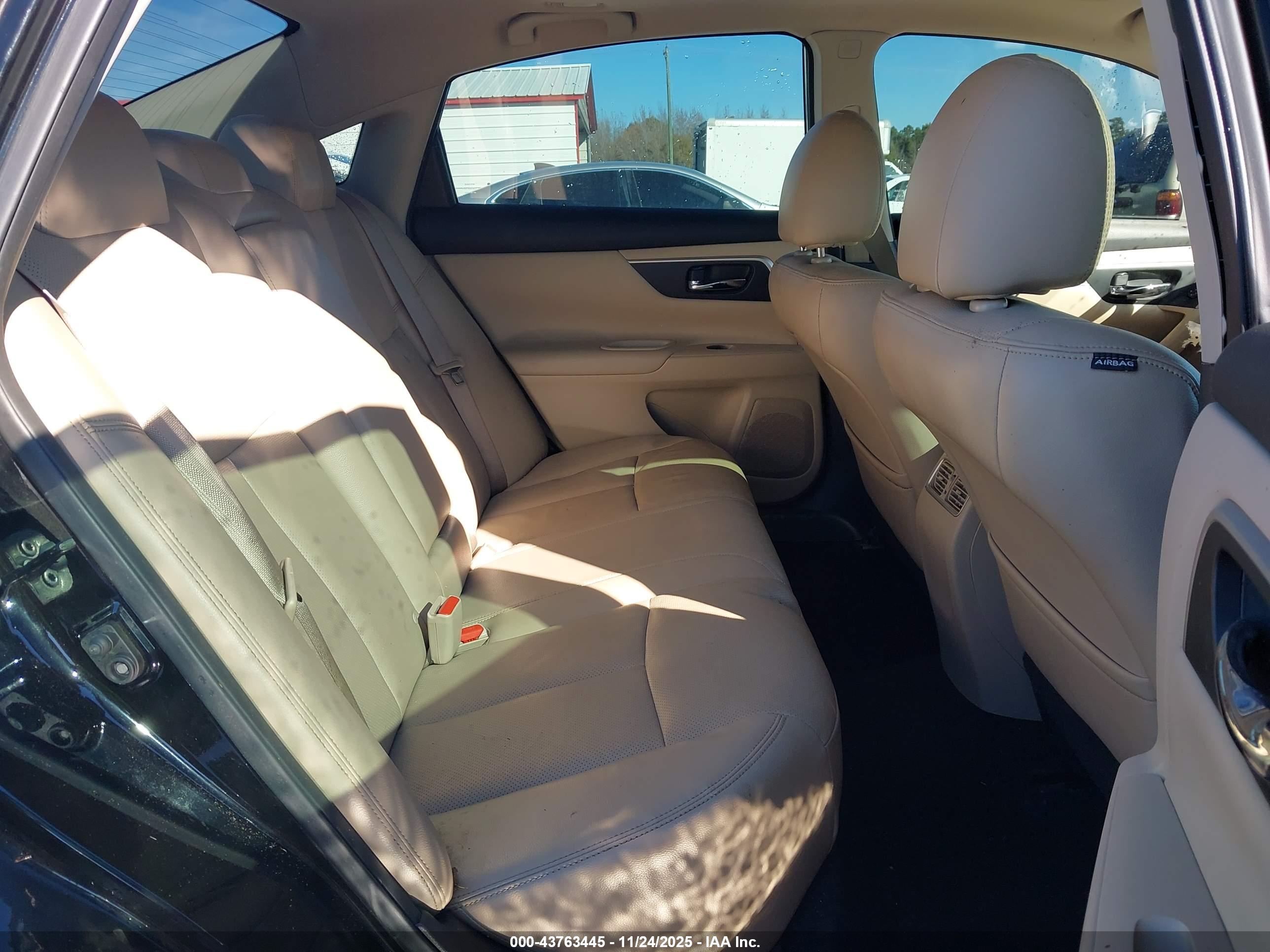 NISSAN ALTIMA image 8