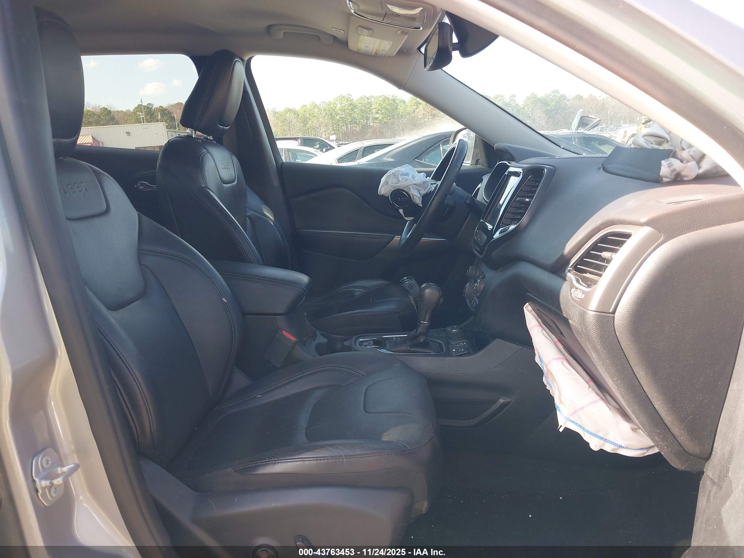 JEEP CHEROKEE image 5