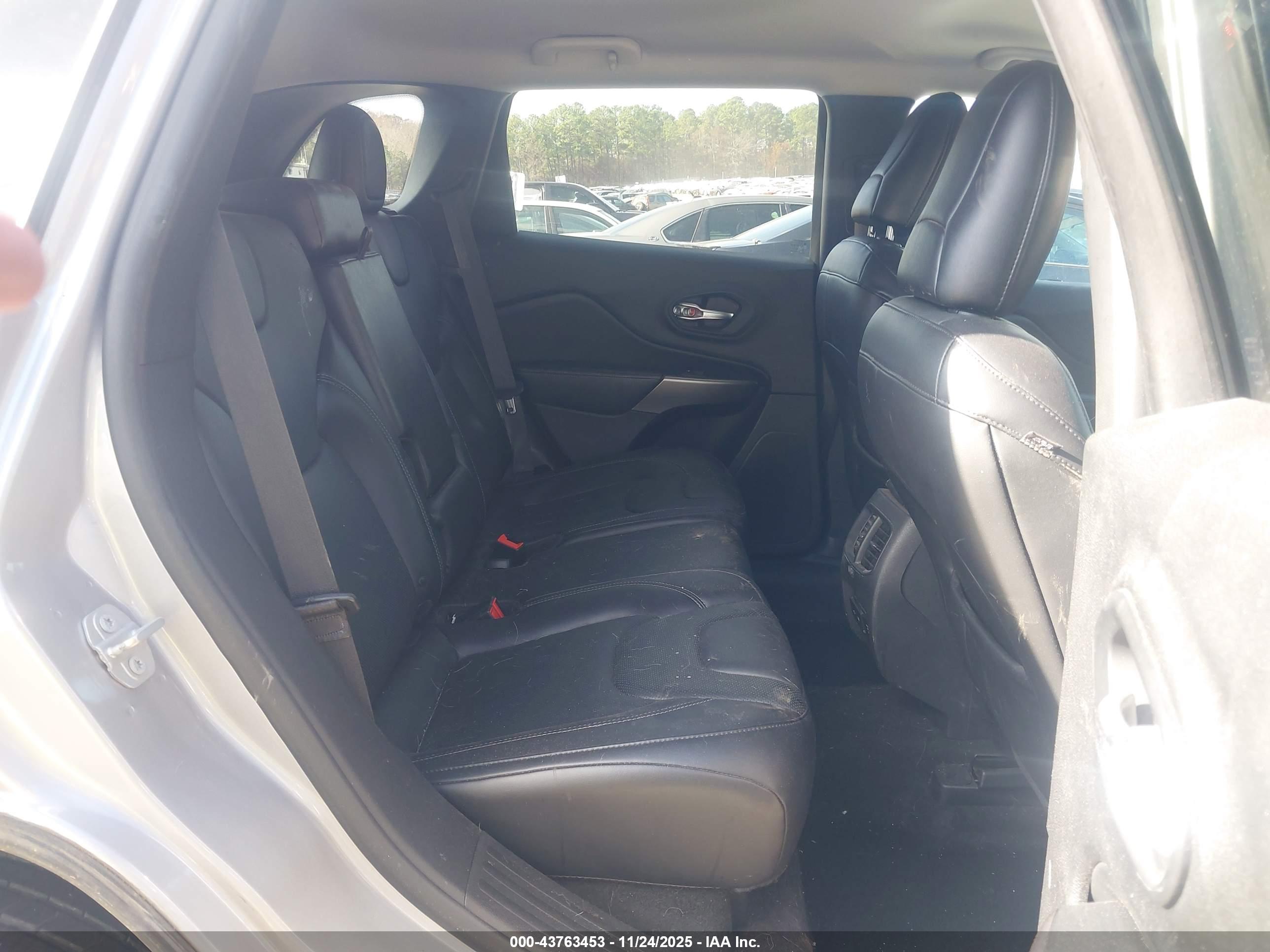 JEEP CHEROKEE image 8