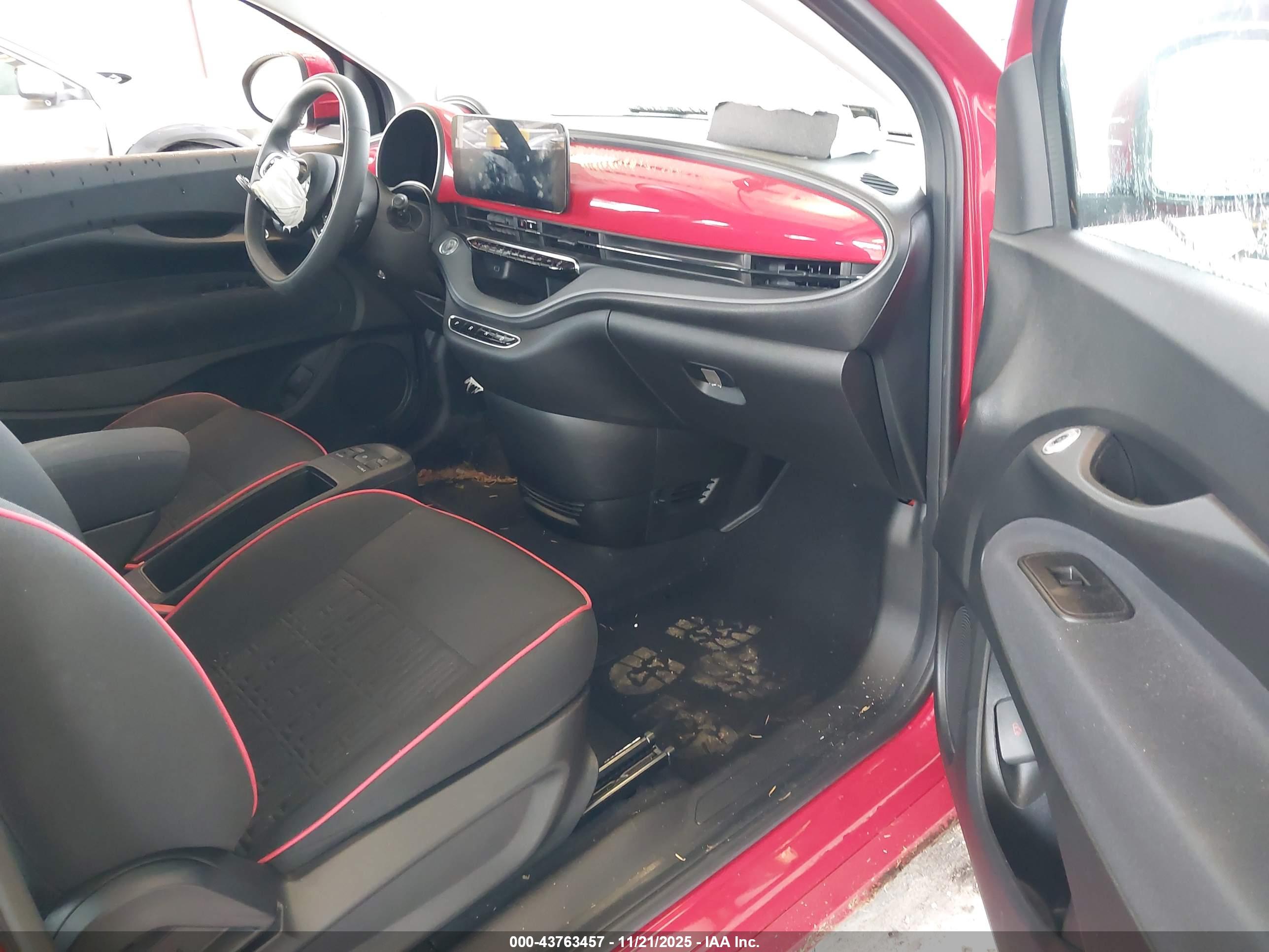 FIAT 500E image 5