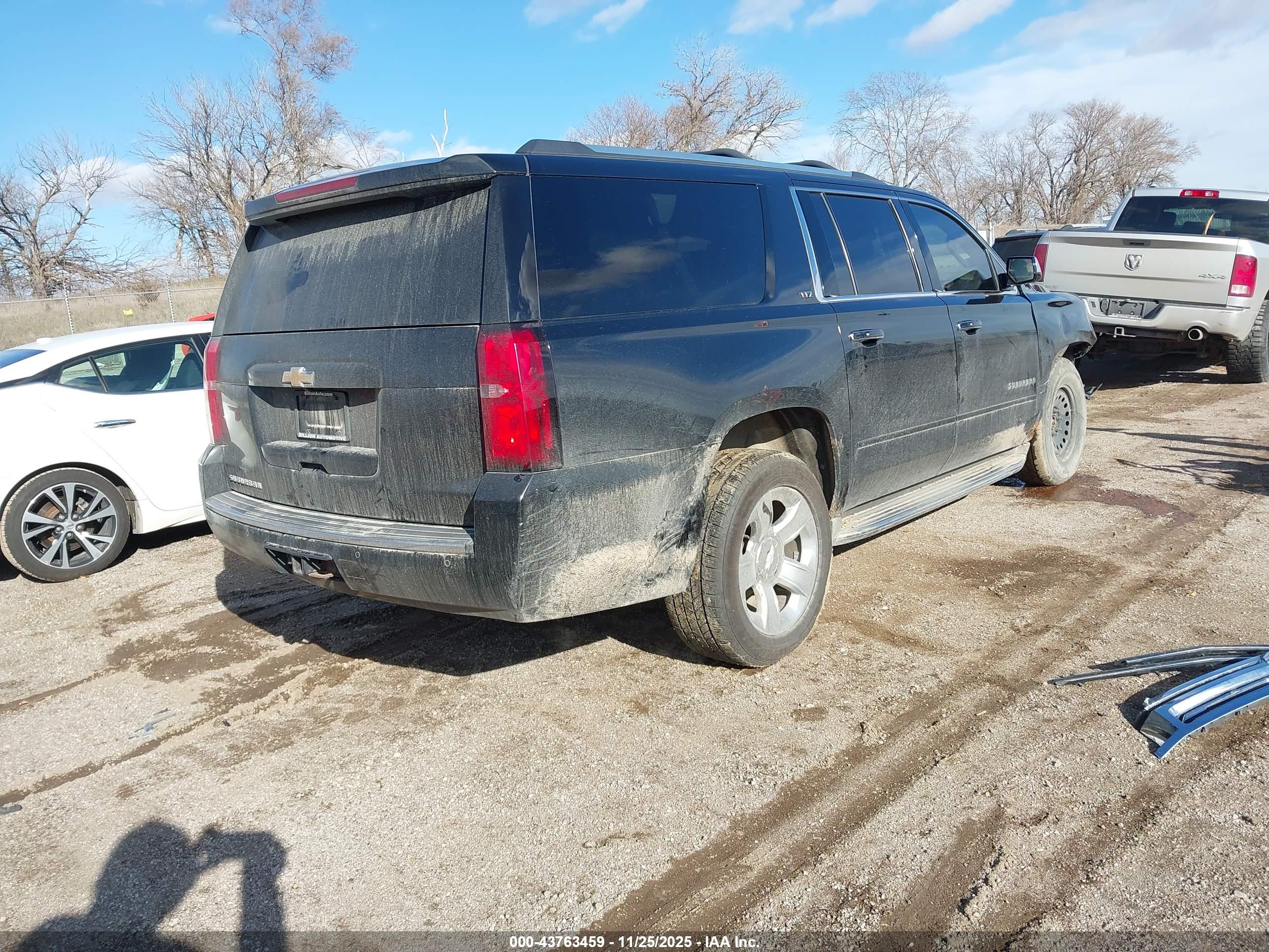 CHEVROLET SUBURBAN image 4