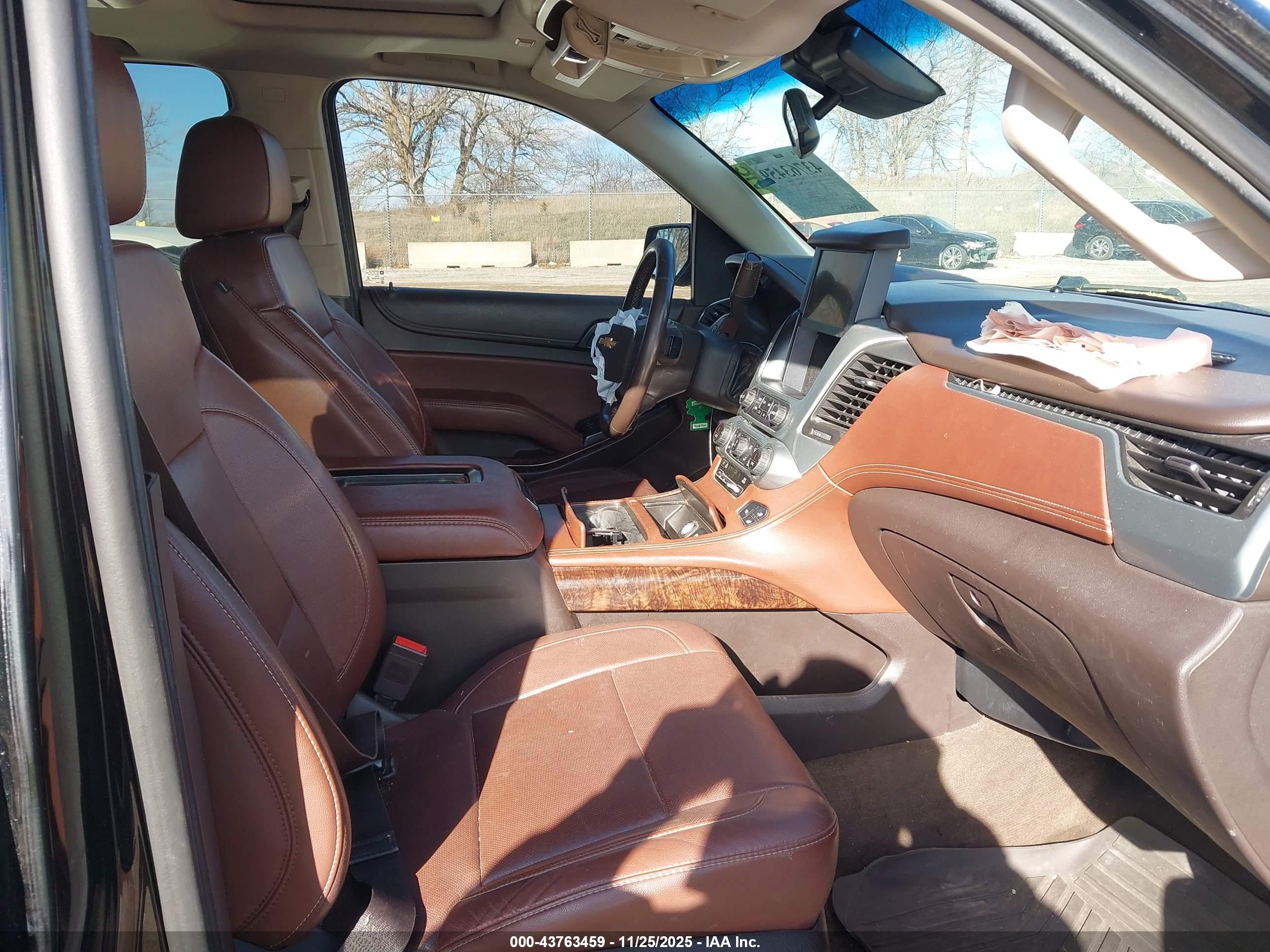 CHEVROLET SUBURBAN image 5