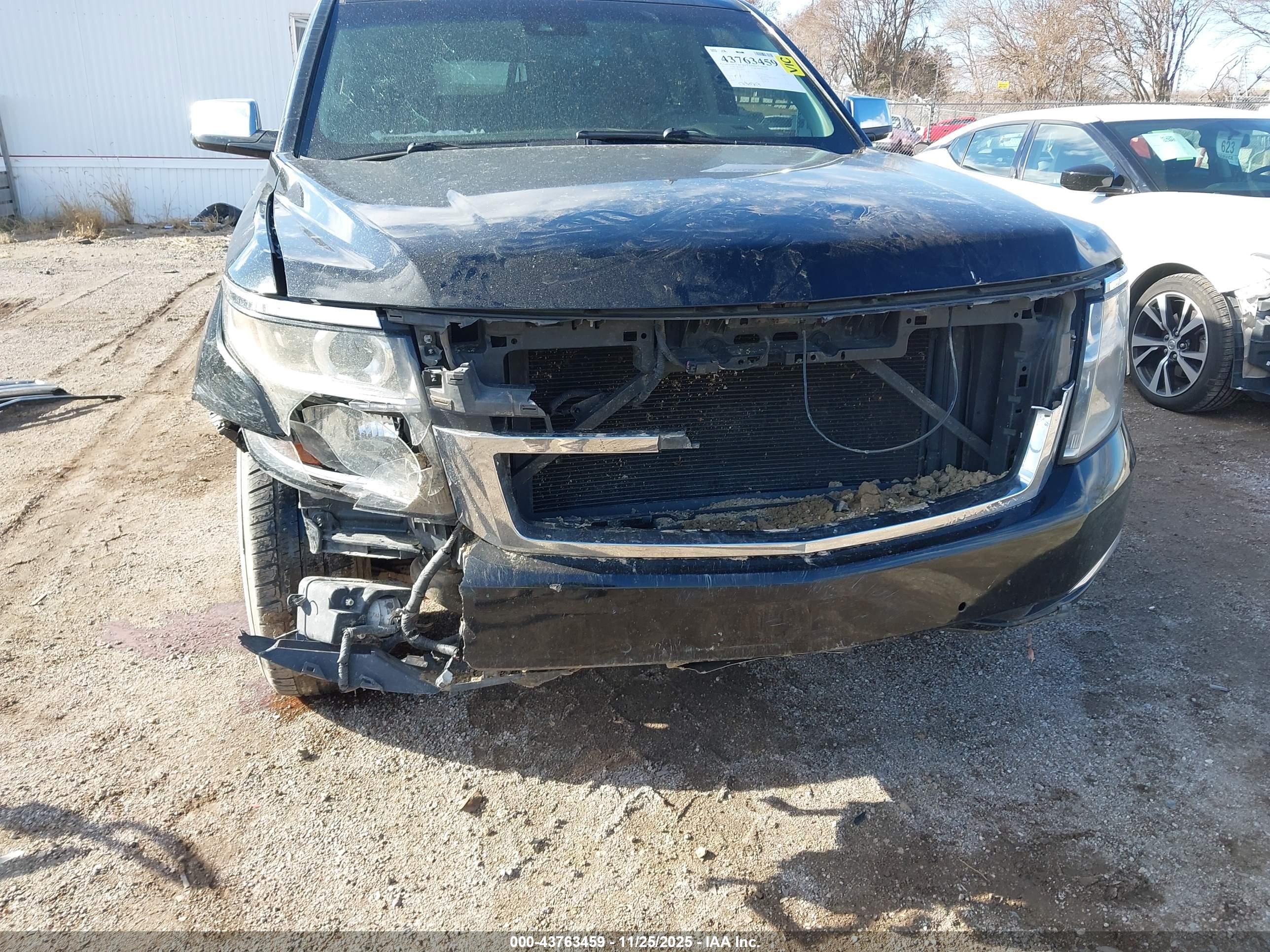 CHEVROLET SUBURBAN image 6